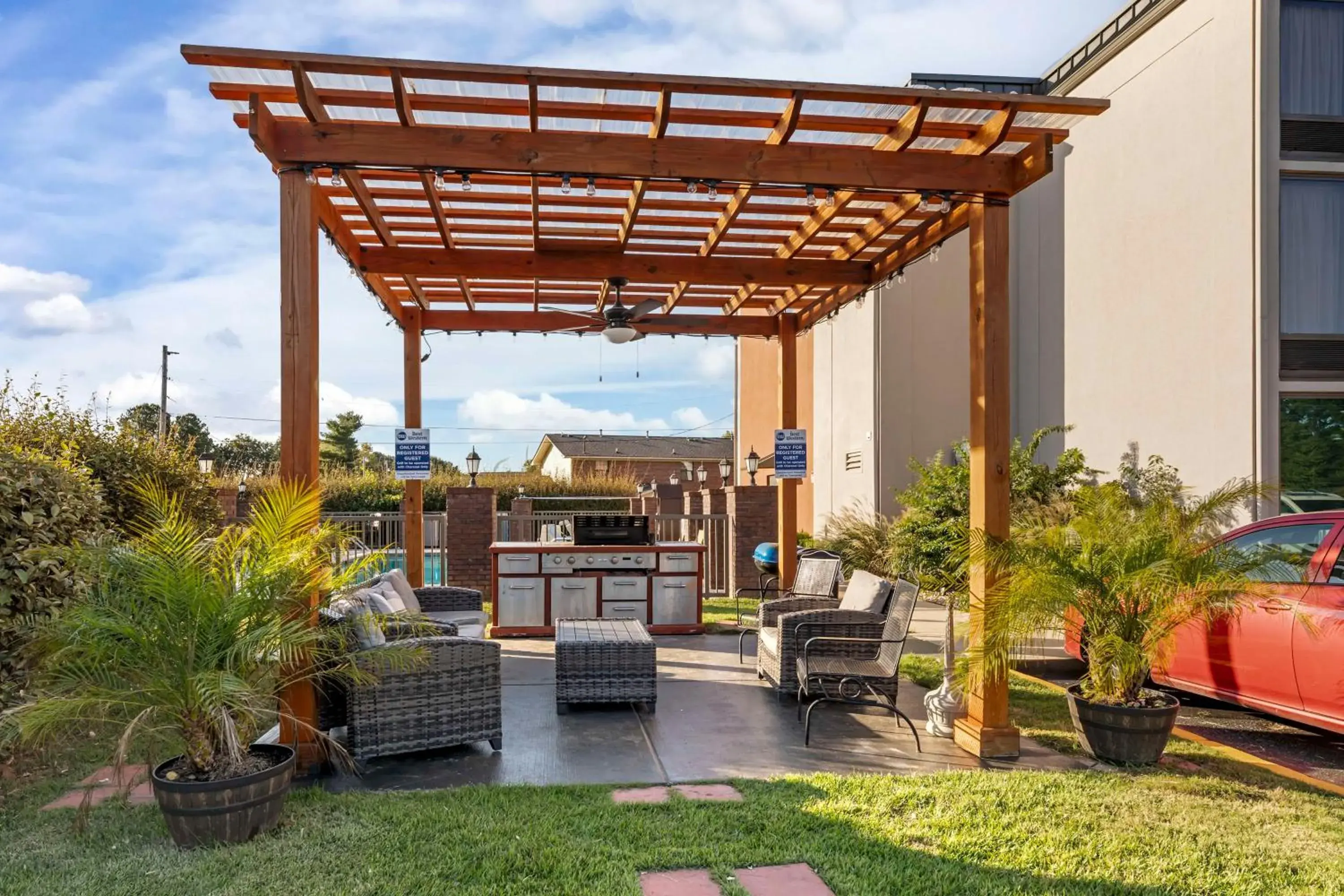 Property building in Best Western New Albany Property building in Best Western New Albany