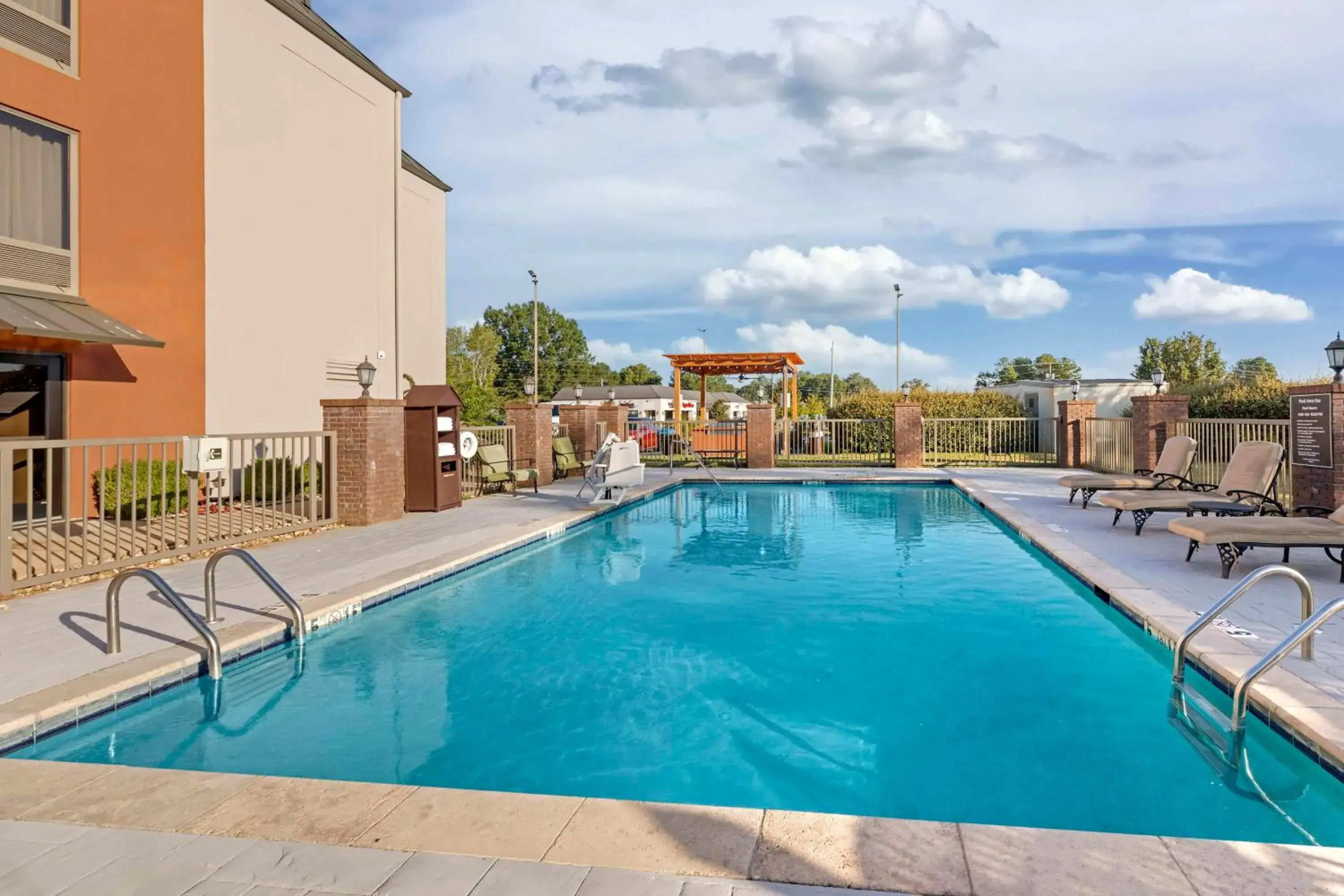Pool view in Best Western New Albany Pool view in Best Western New Albany