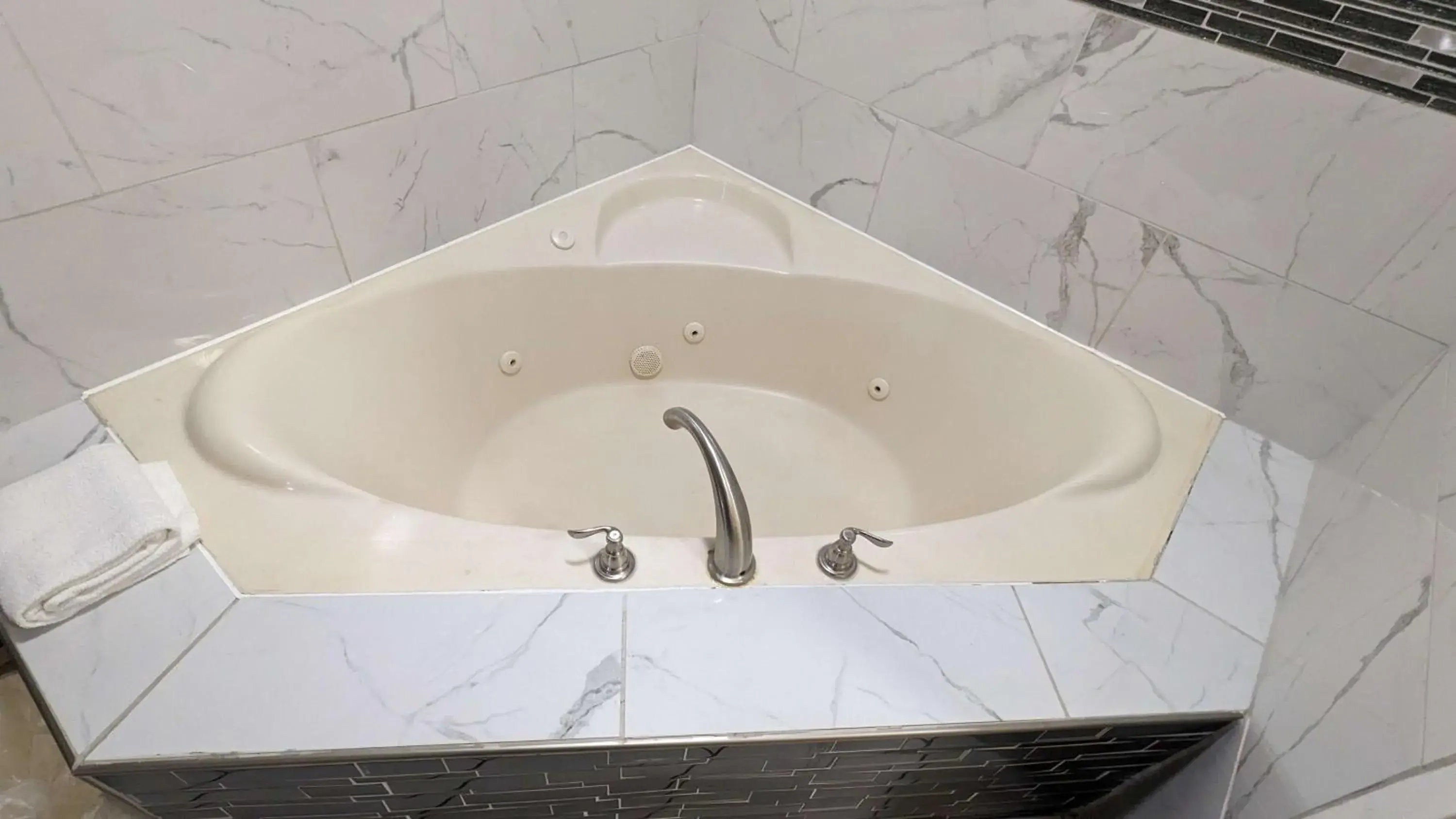 Bedroom in SureStay Hotel by Best Western Meridian Bedroom in SureStay Hotel by Best Western Meridian