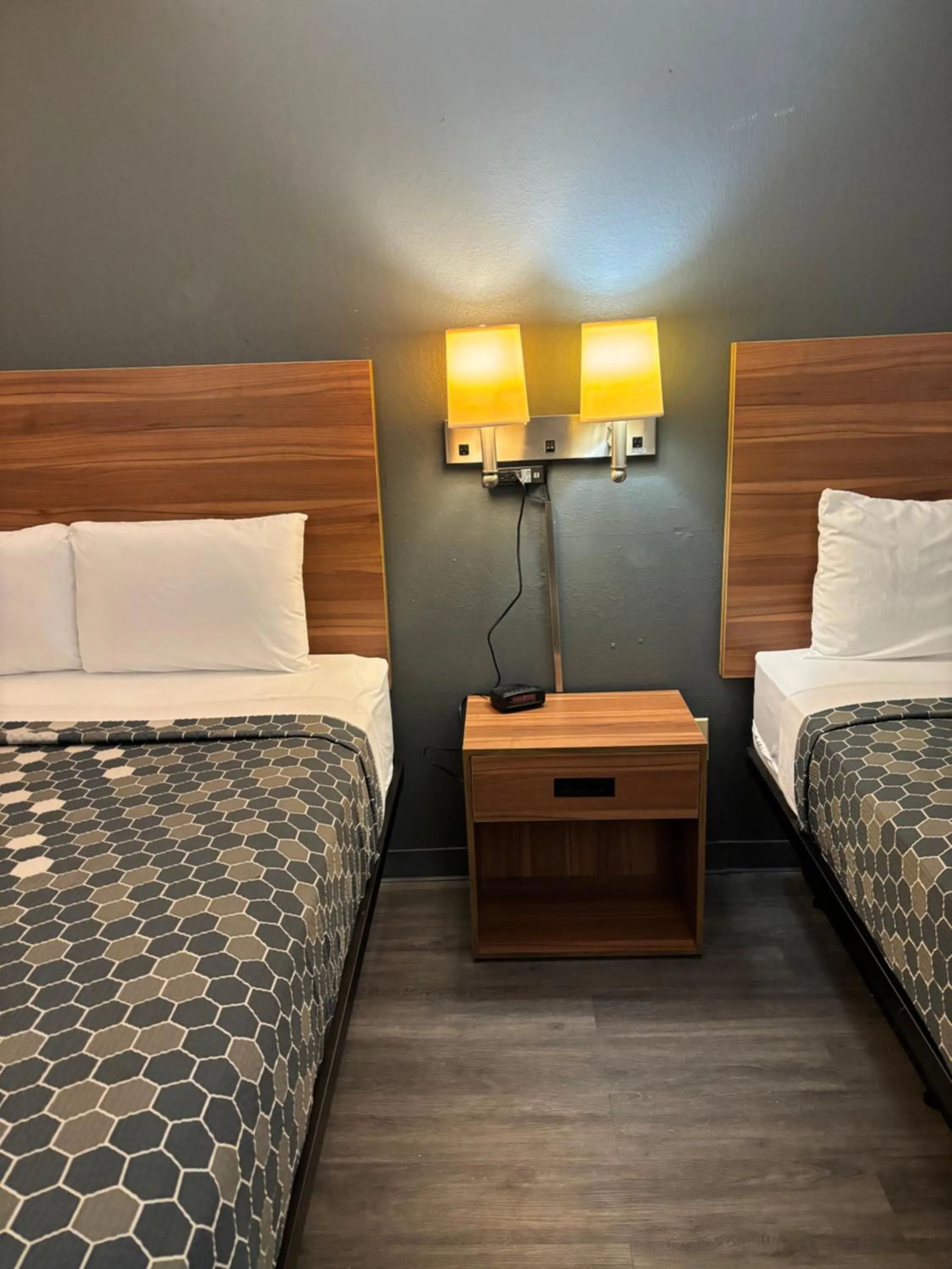 Bed in Econo Lodge Yazoo City