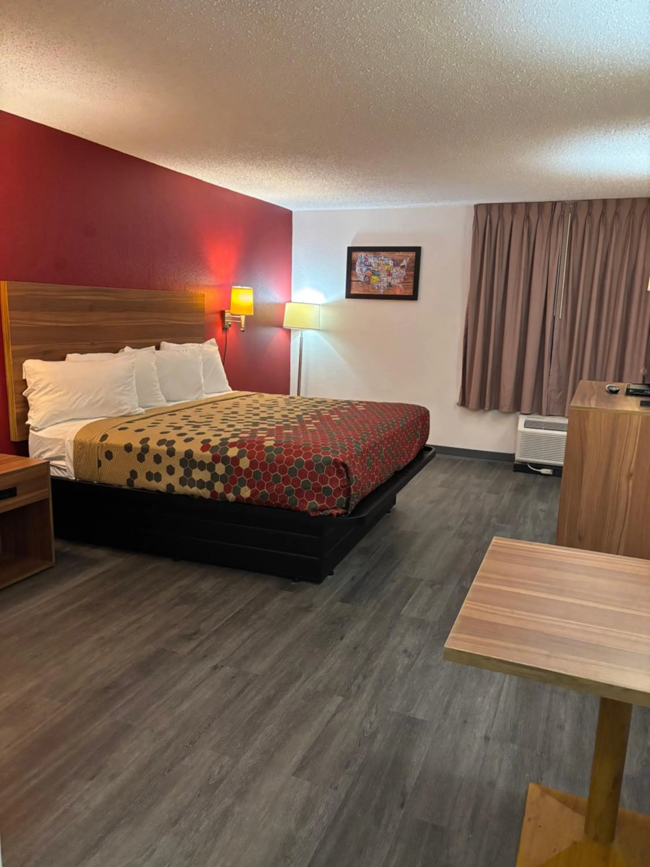 Bed in Econo Lodge Yazoo City