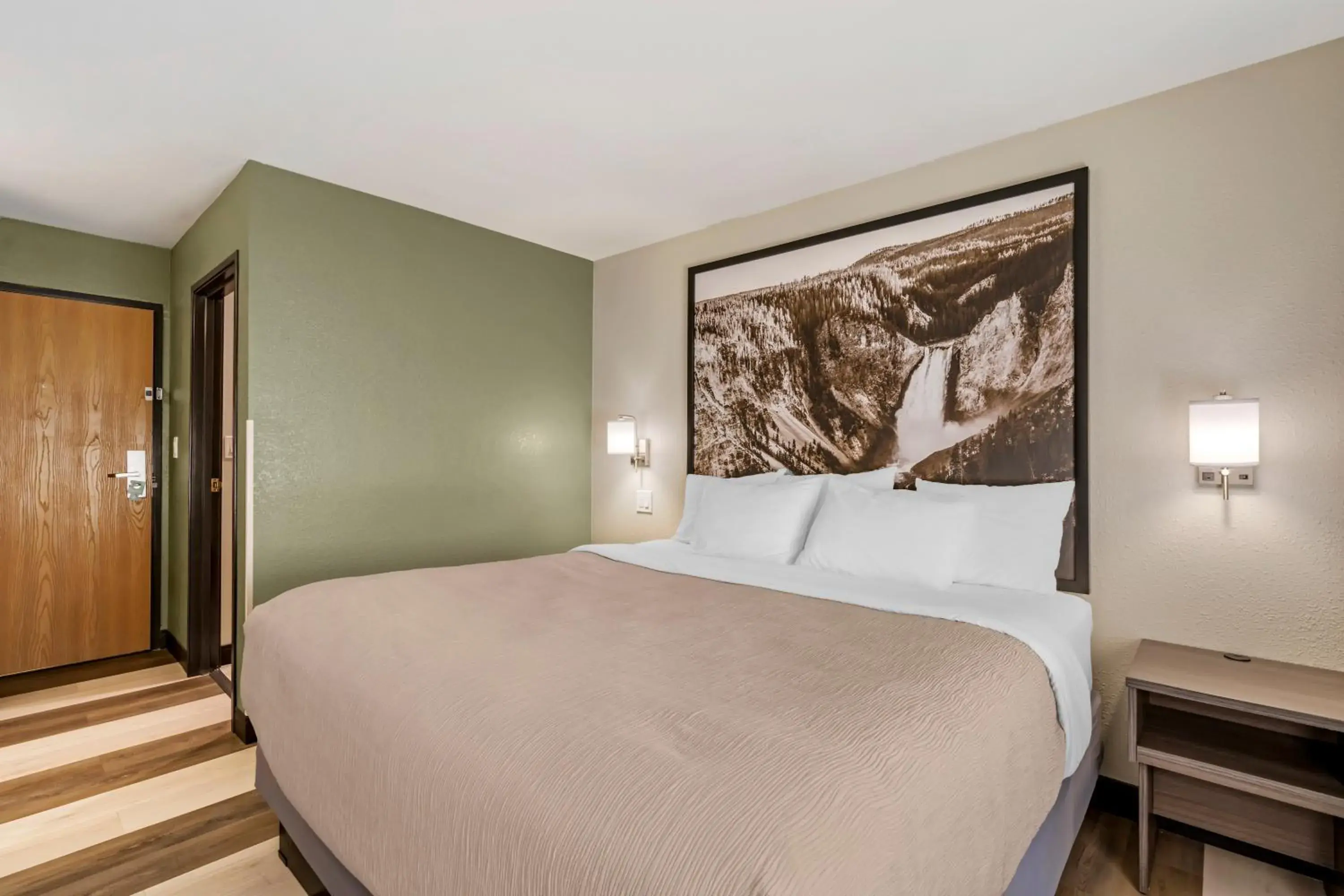 King Room - Non Smoking/Ground floor/Interior Hall in Quality Inn Red Lodge Gateway To Yellowstone King Room - Non Smoking/Ground floor/Interior Hall in Quality Inn Red Lodge Gateway To Yellowstone