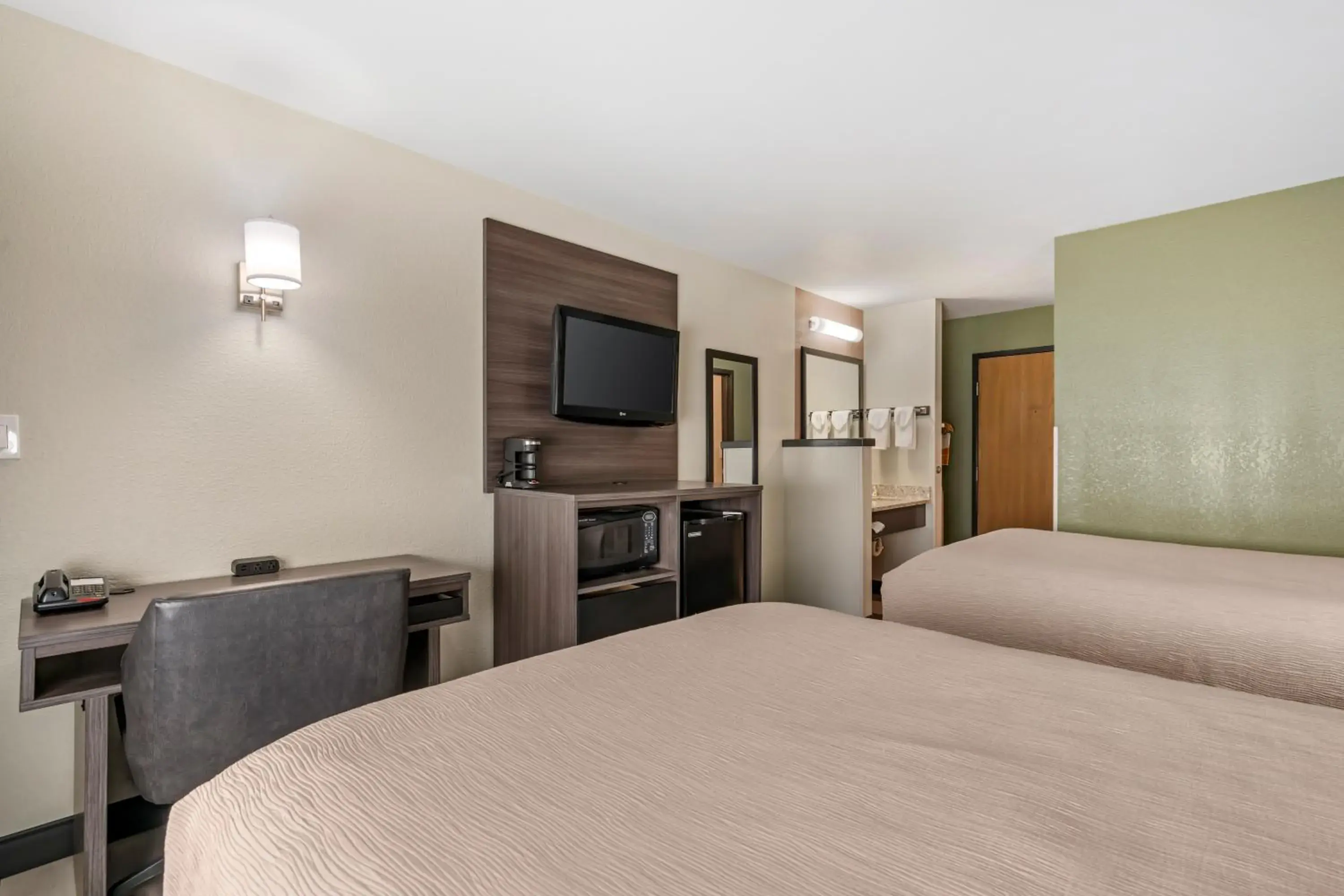 Standard Double Room with Two Double Beds - Non-Smoking in Quality Inn Red Lodge Gateway To Yellowstone Standard Double Room with Two Double Beds - Non-Smoking in Quality Inn Red Lodge Gateway To Yellowstone