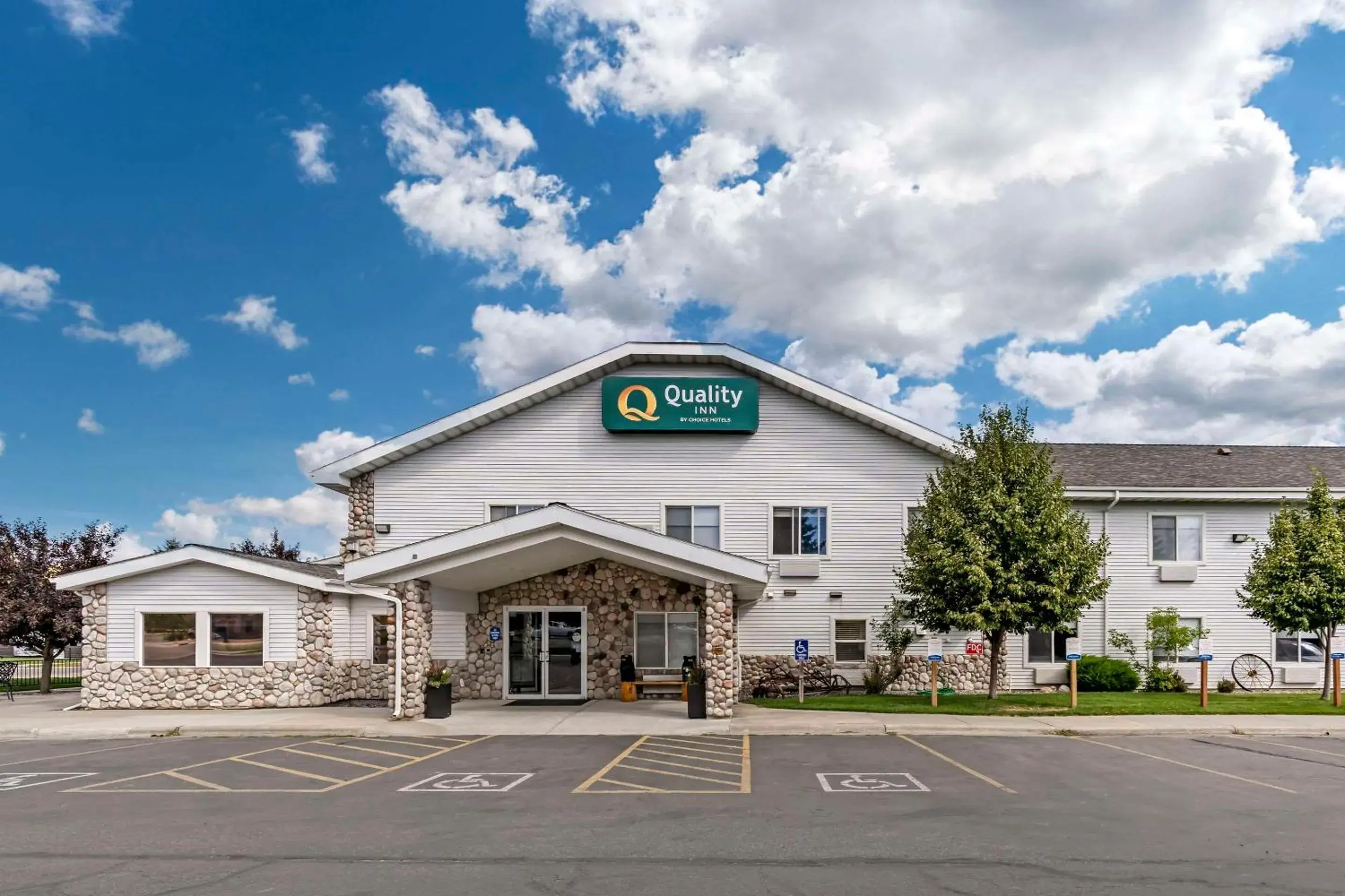 Property building in Quality Inn Red Lodge Gateway To Yellowstone Property building in Quality Inn Red Lodge Gateway To Yellowstone
