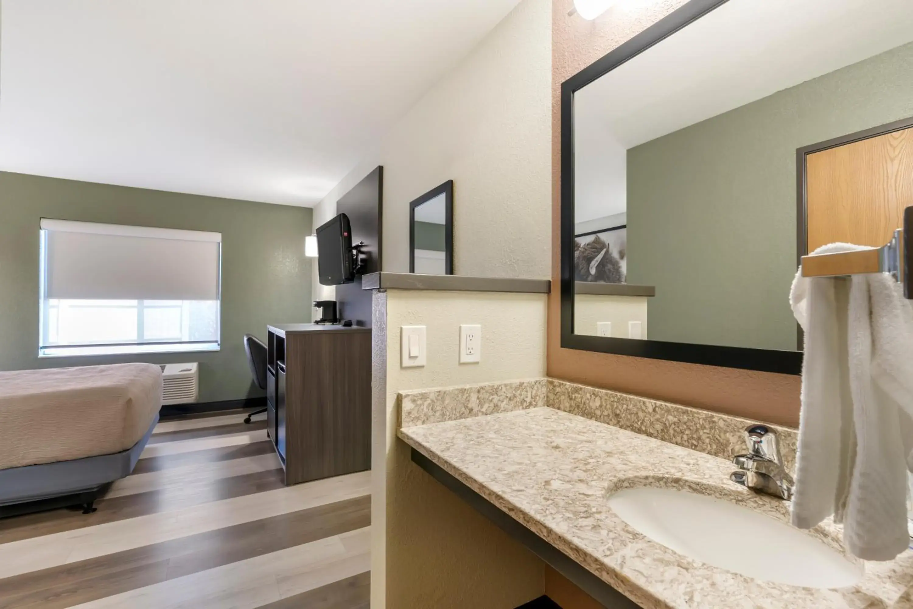 Bedroom, Bed in Quality Inn Red Lodge Gateway To Yellowstone Bedroom, Bed in Quality Inn Red Lodge Gateway To Yellowstone