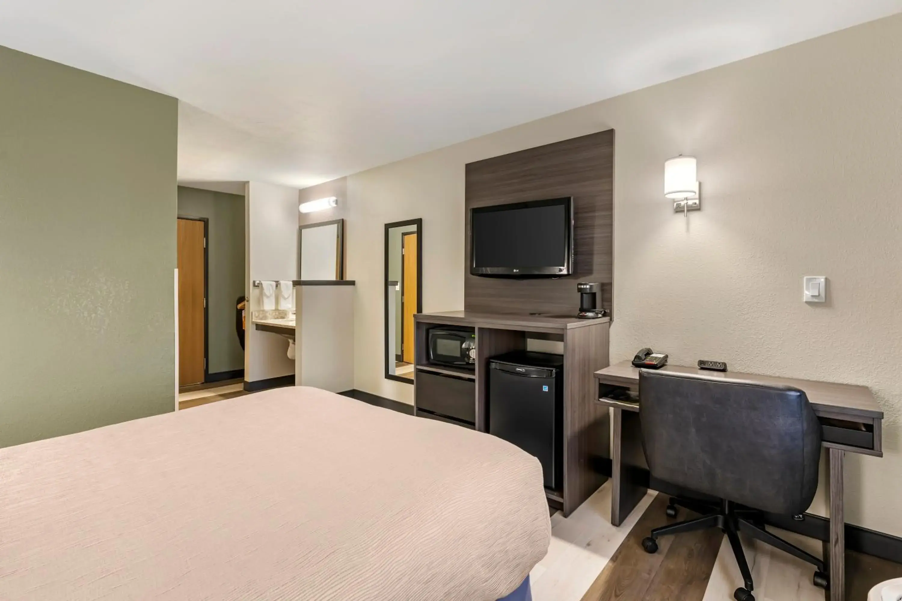 Bed in Quality Inn Red Lodge Gateway To Yellowstone Bed in Quality Inn Red Lodge Gateway To Yellowstone