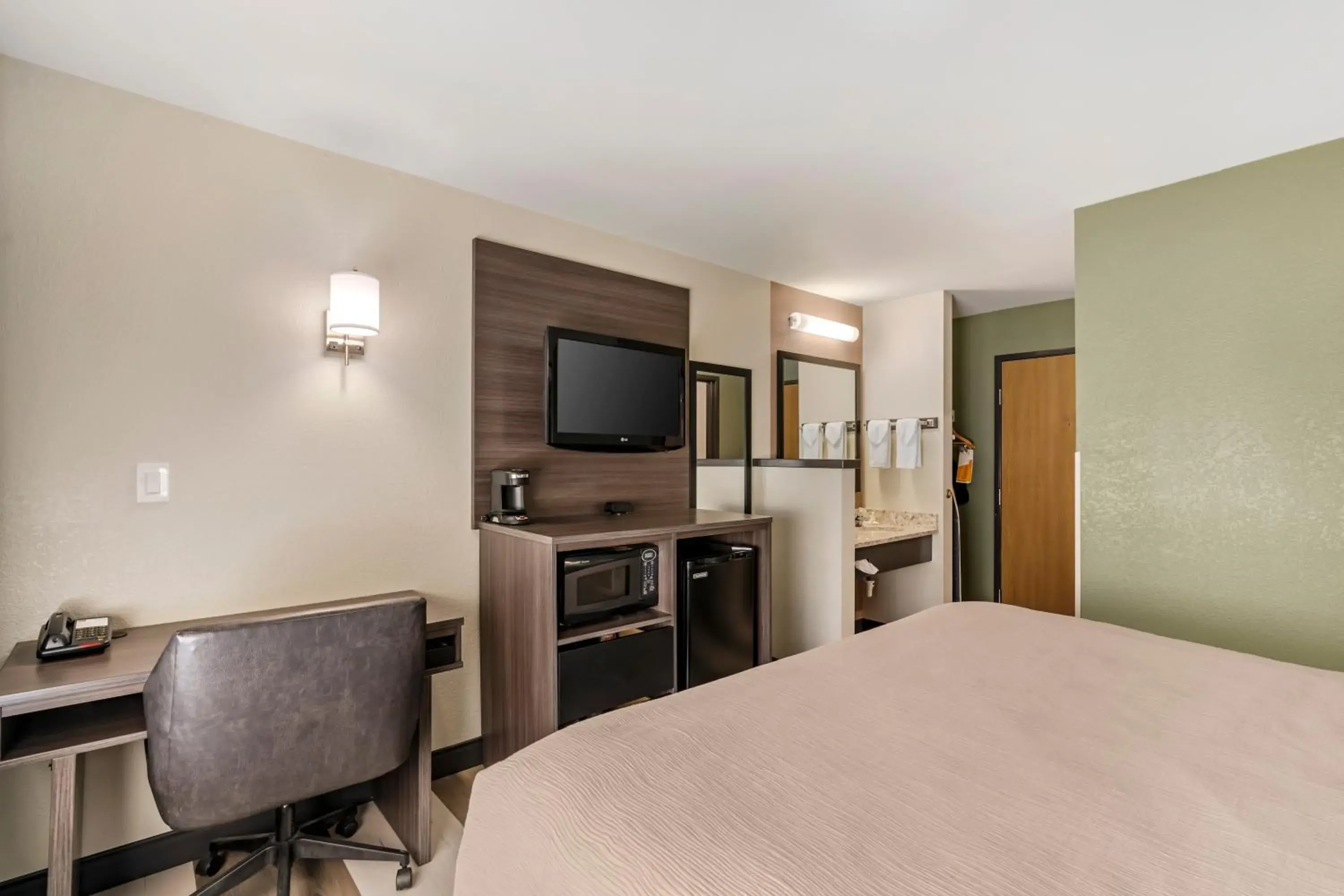 Bed in Quality Inn Red Lodge Gateway To Yellowstone Bed in Quality Inn Red Lodge Gateway To Yellowstone