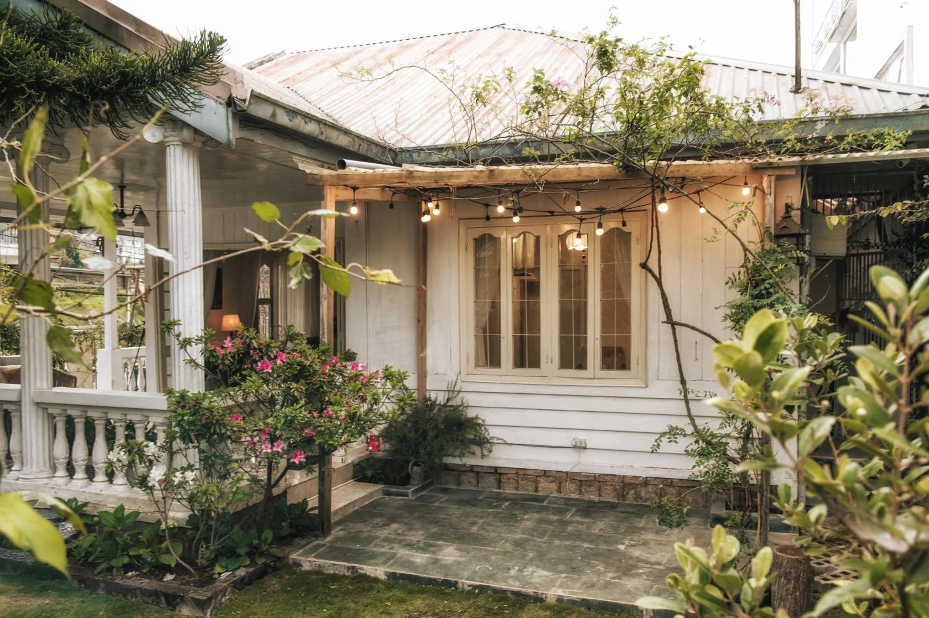 Facade/entrance in Ngàn Phố Studio & Love Hotel