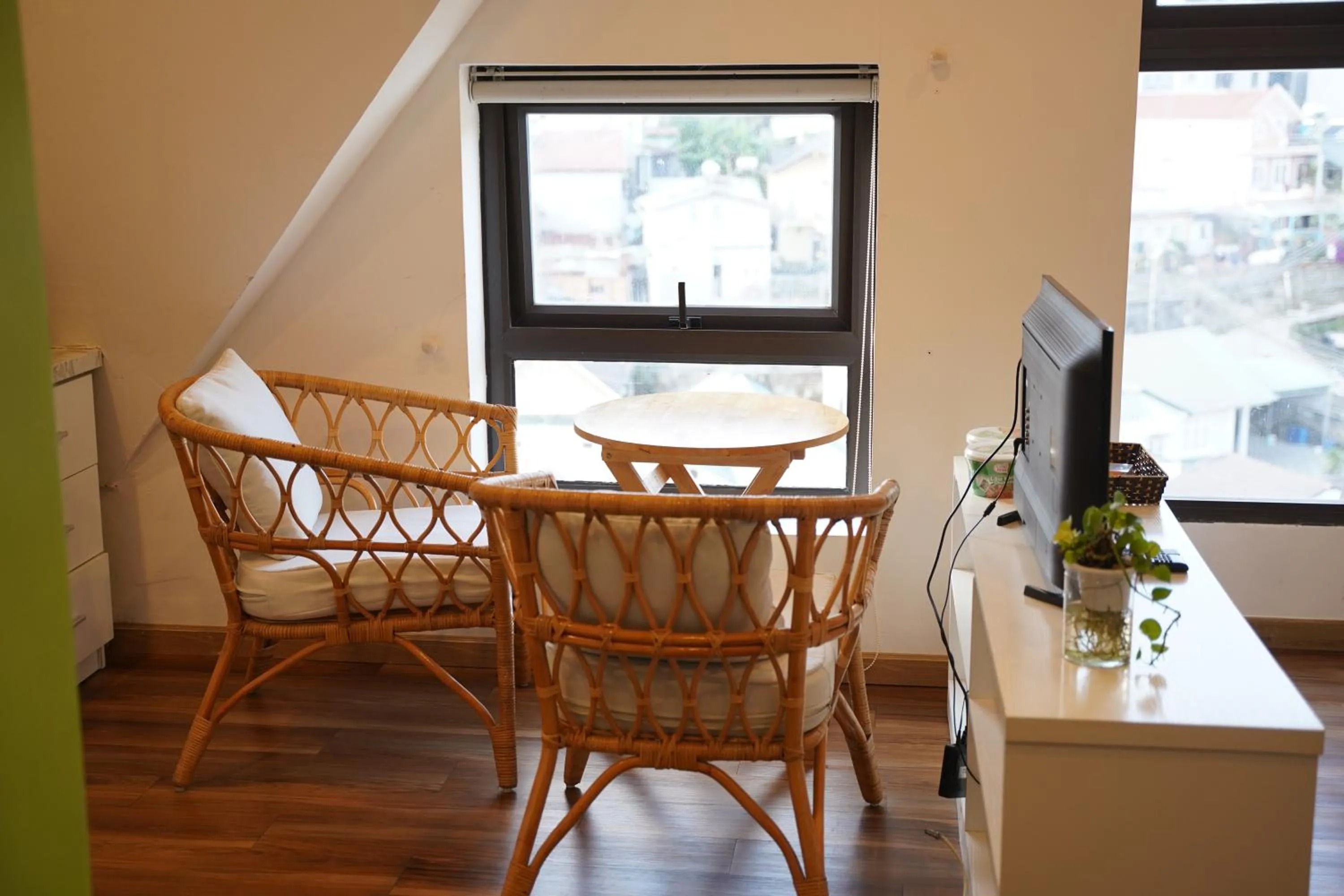 TV and multimedia in Ngàn Phố Studio & Love Hotel