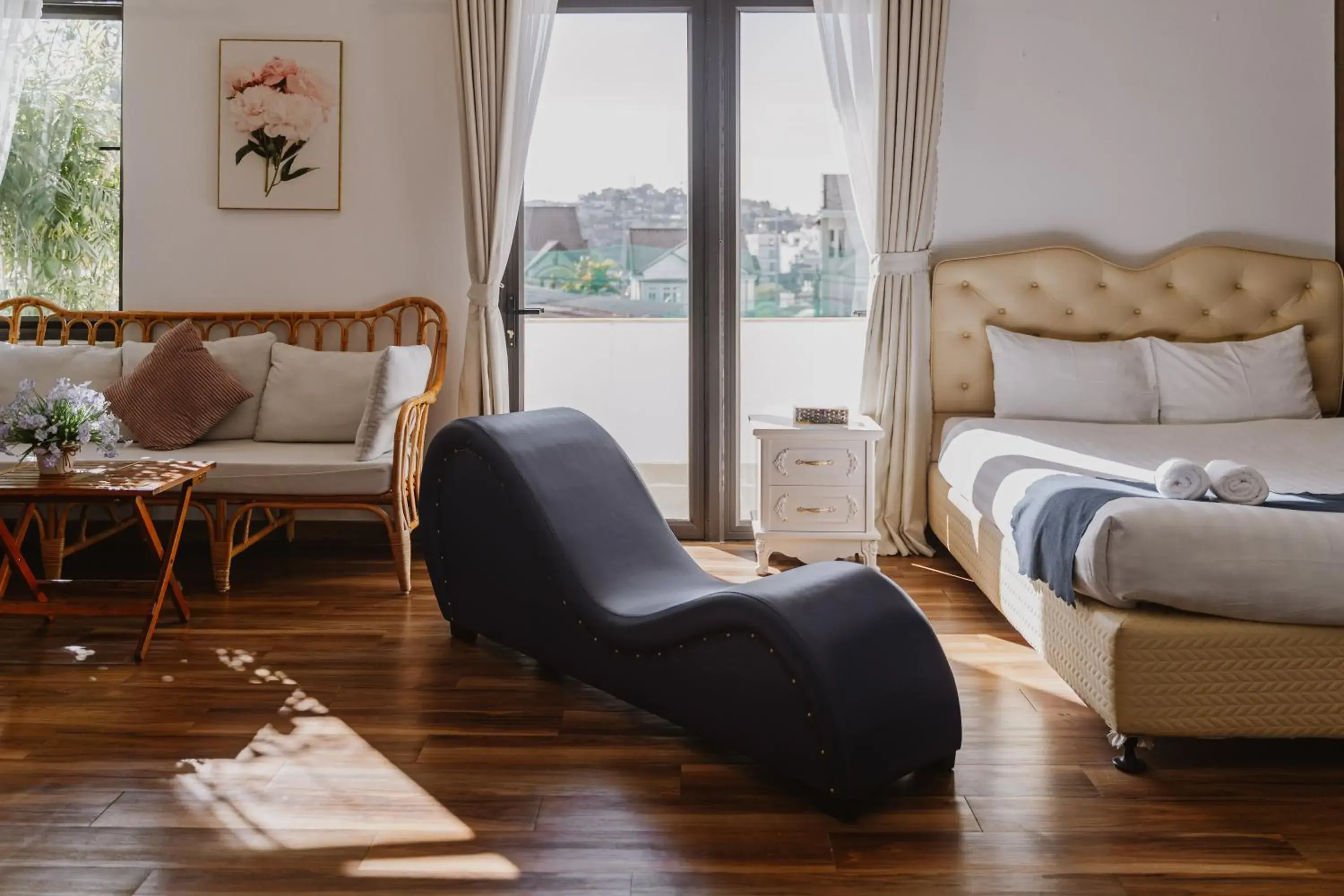 Studio with Balcony in Ngàn Phố Studio & Love Hotel Studio with Balcony in Ngàn Phố Studio & Love Hotel
