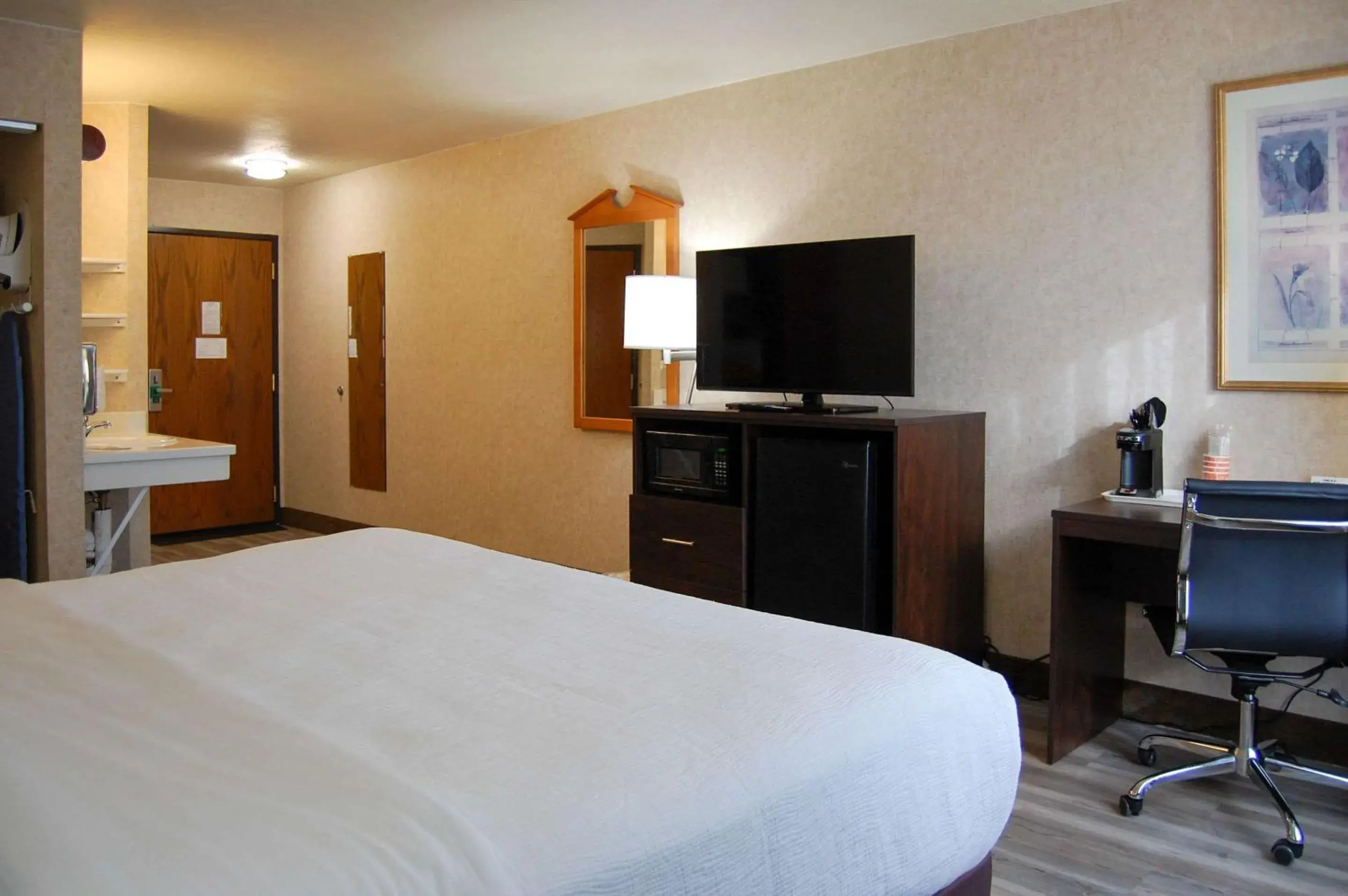 Bedroom, Bed in Quality Inn Homestead Park Bedroom, Bed in Quality Inn Homestead Park