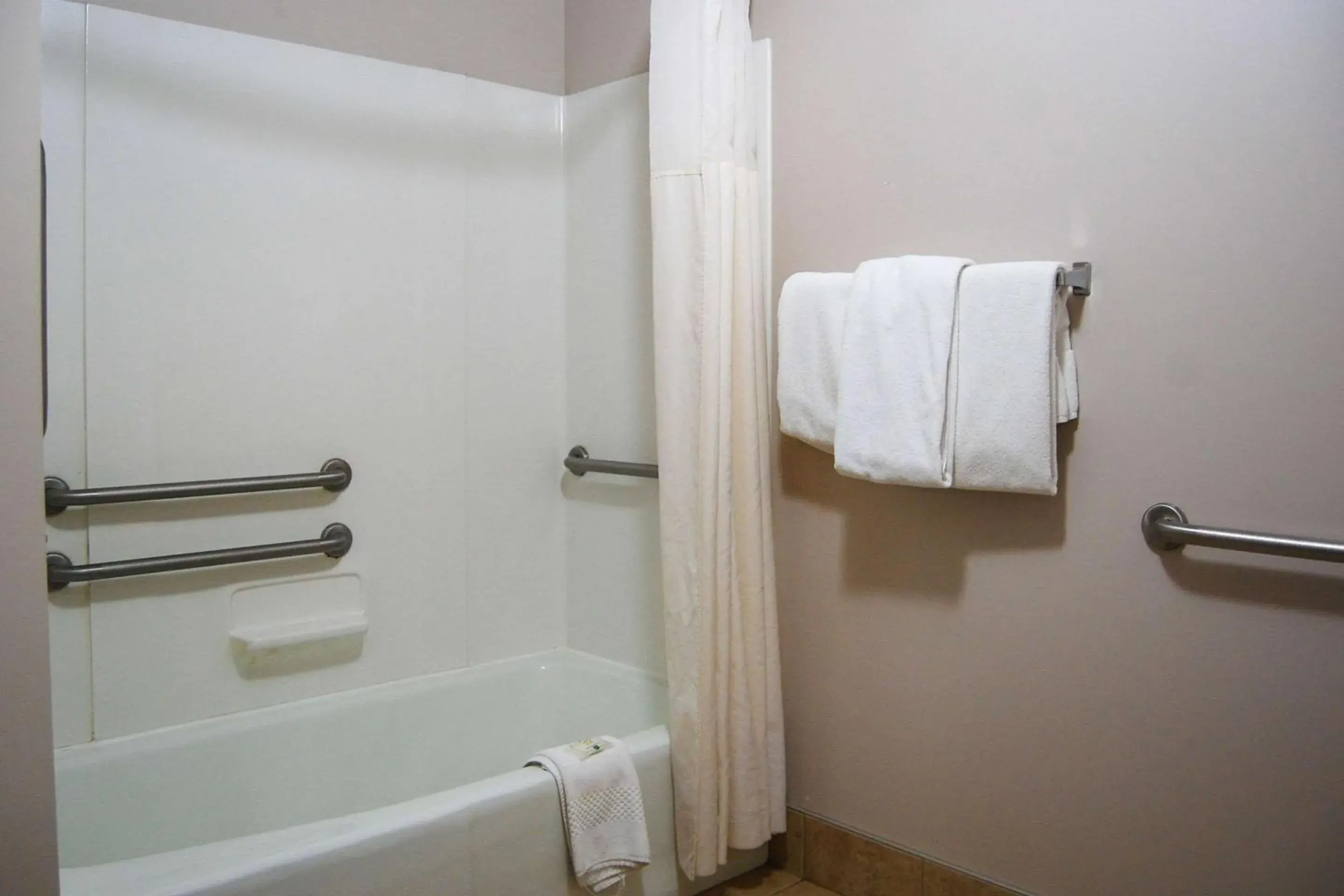 Bedroom in Quality Inn Homestead Park Bedroom in Quality Inn Homestead Park