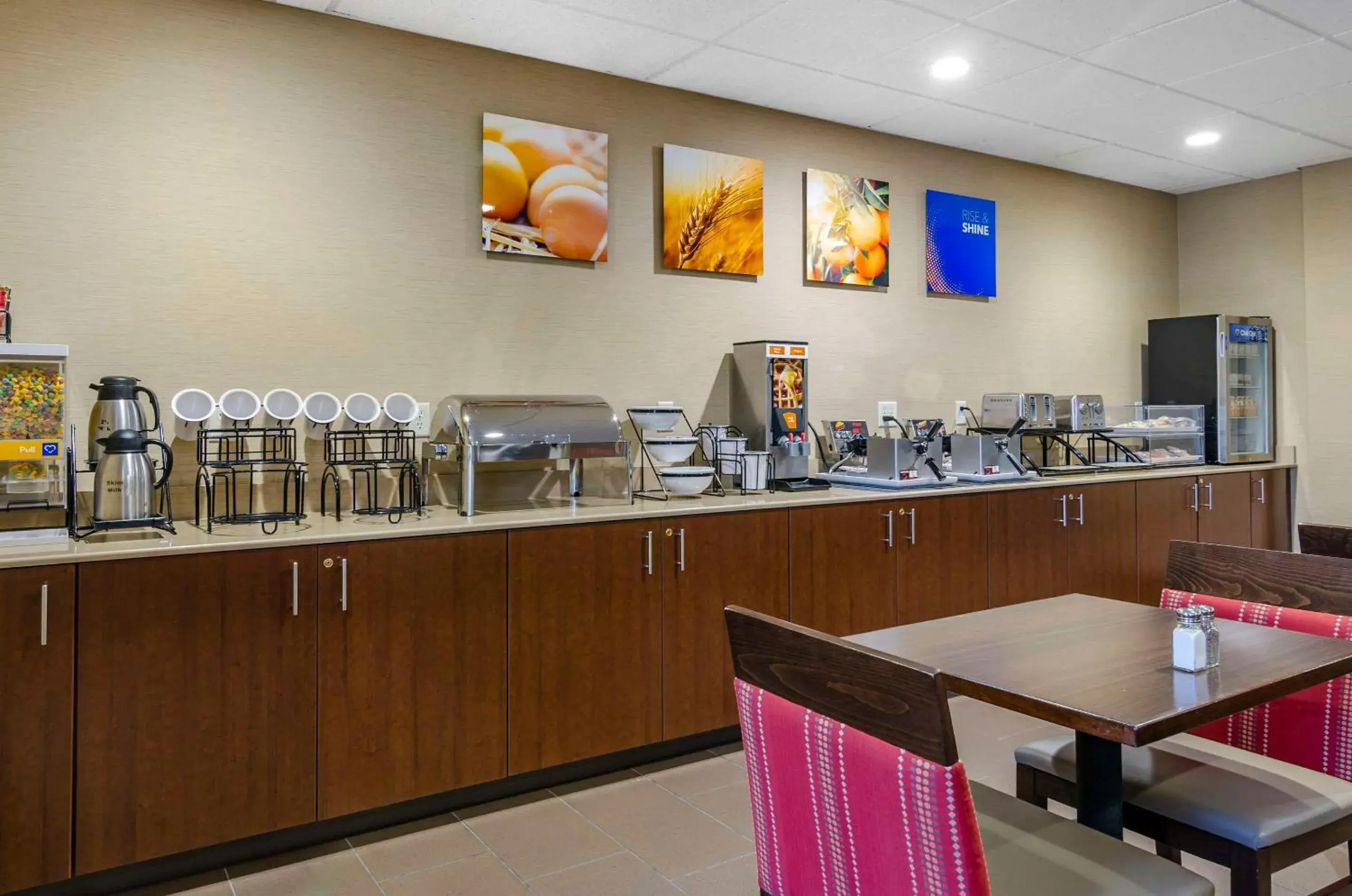 Breakfast in Comfort Inn Bozeman near University Breakfast in Comfort Inn Bozeman near University