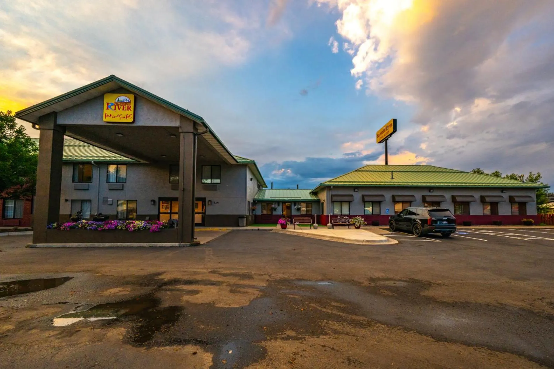 Property building in Yellowstone River Inn & Suites