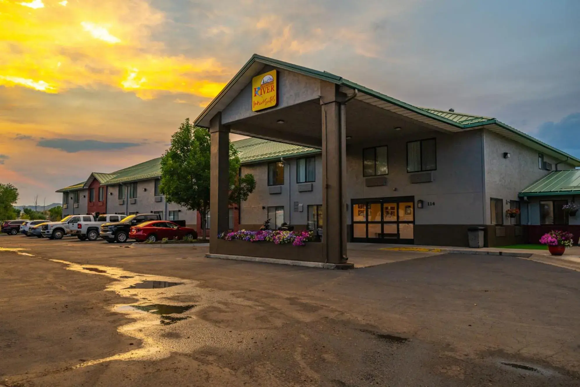 Property building in Yellowstone River Inn & Suites Property building in Yellowstone River Inn & Suites