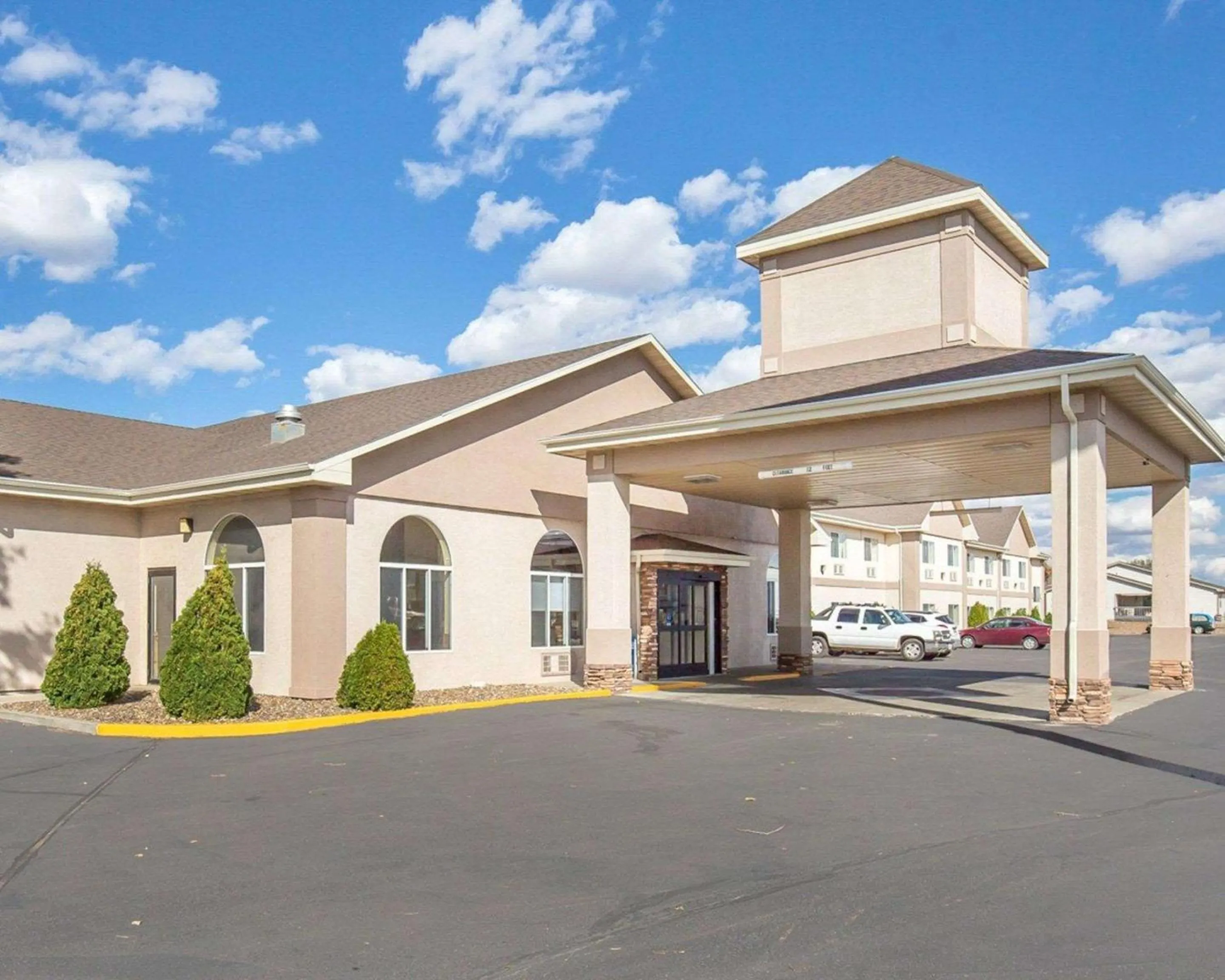 Property building in FairBridge Inn & Suites Glendive