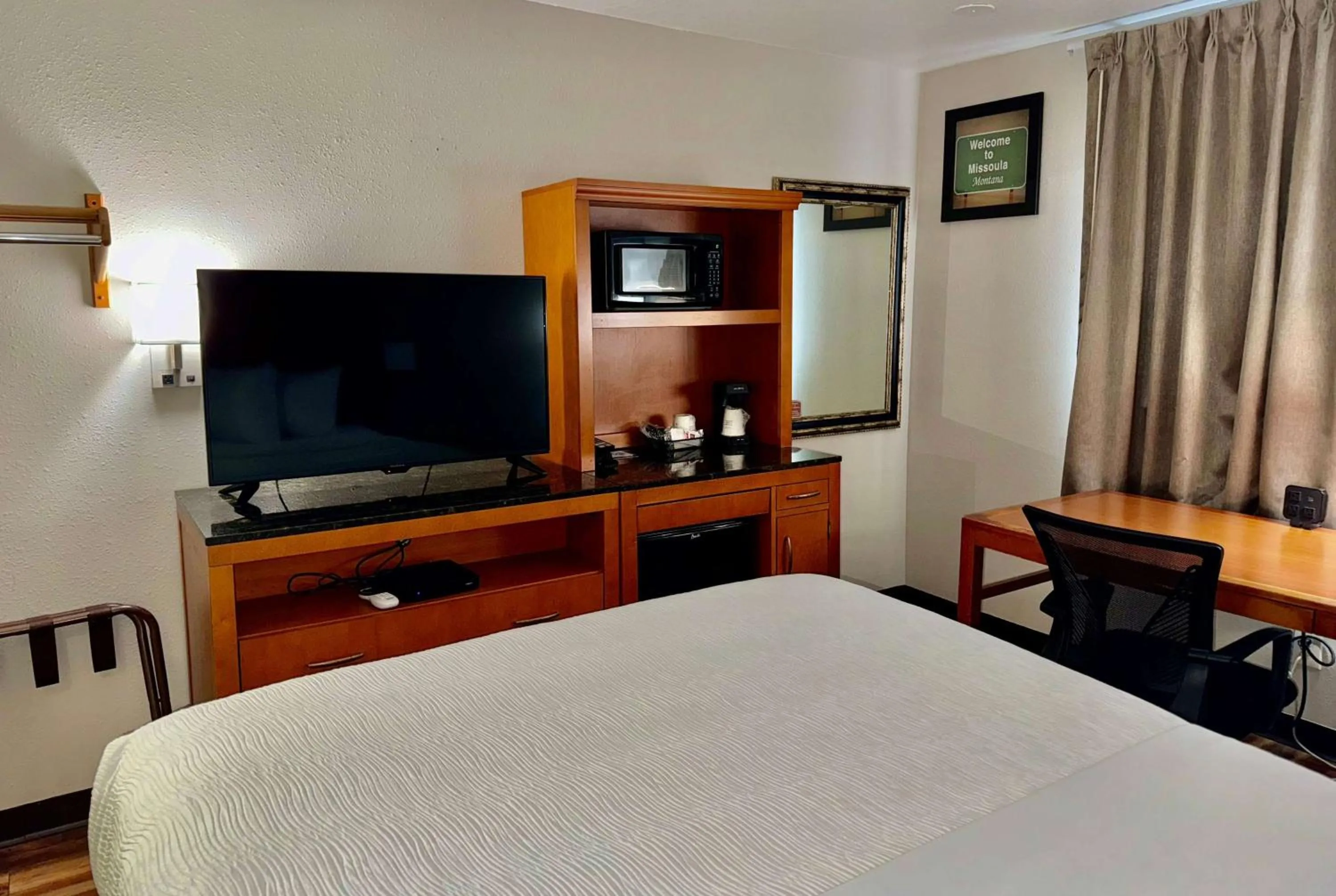 Photo of the whole room, Bed in Baymont by Wyndham Missoula