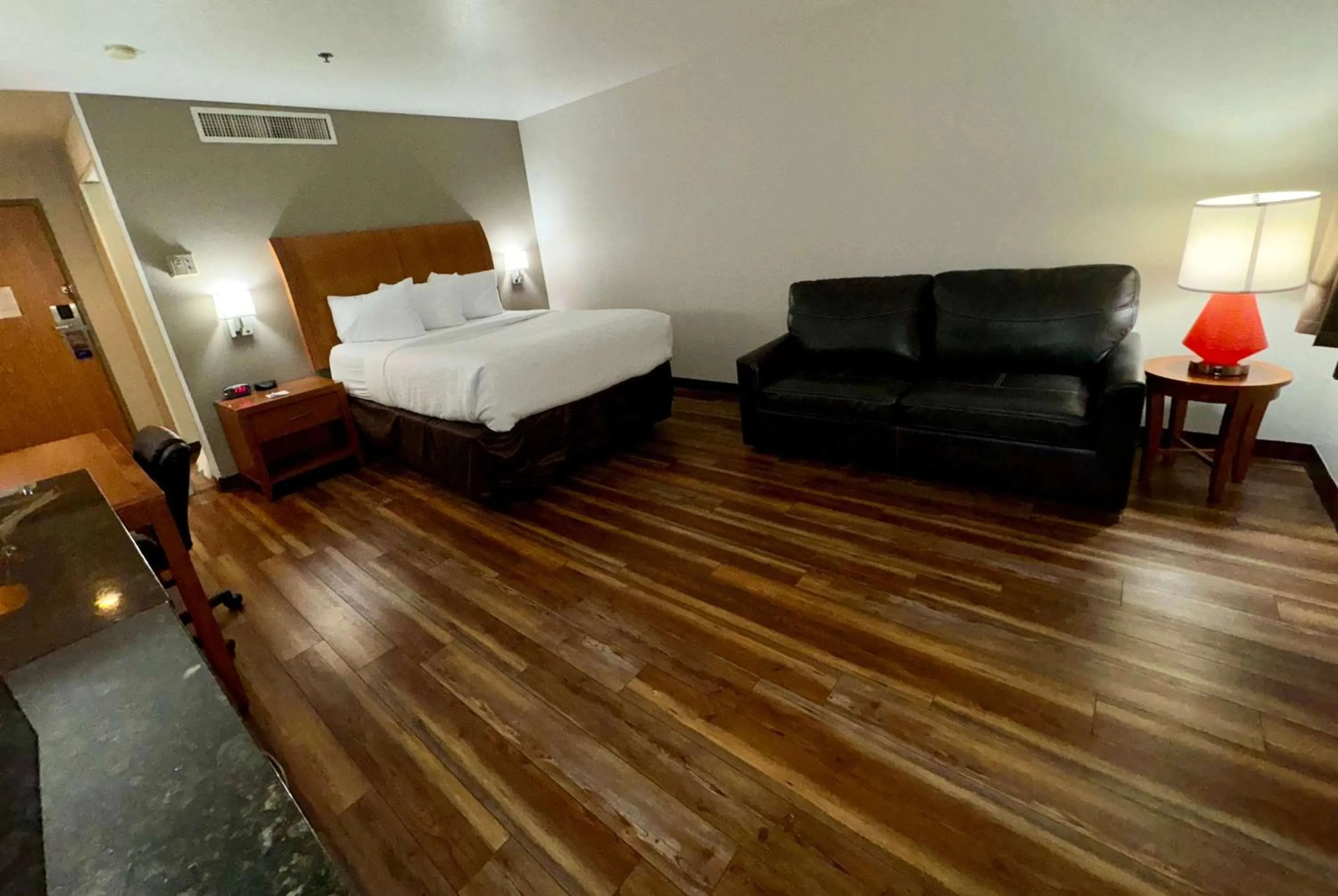 Photo of the whole room, Bed in Baymont by Wyndham Missoula