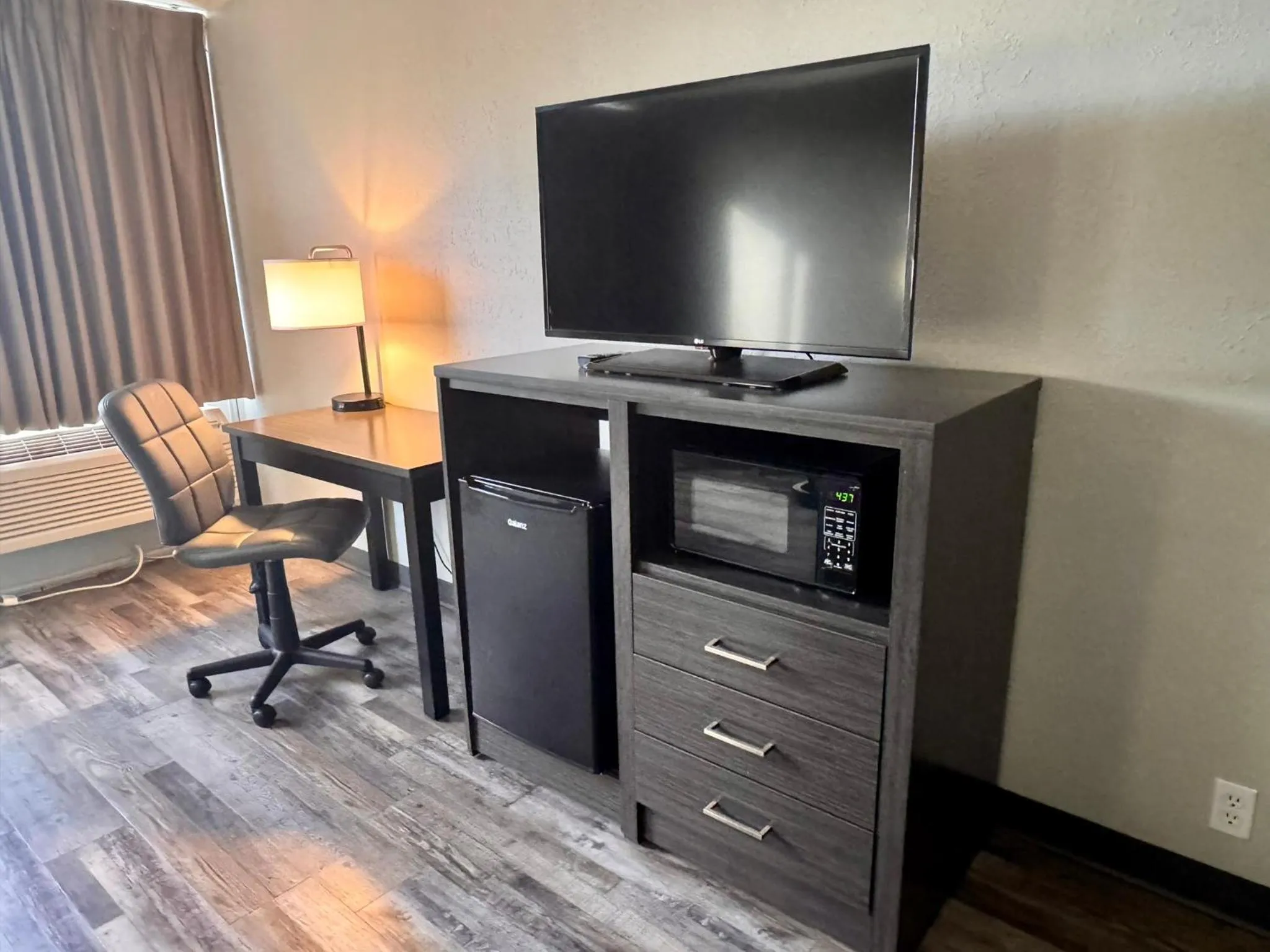 TV and multimedia in Baymont by Wyndham Great Falls City Center