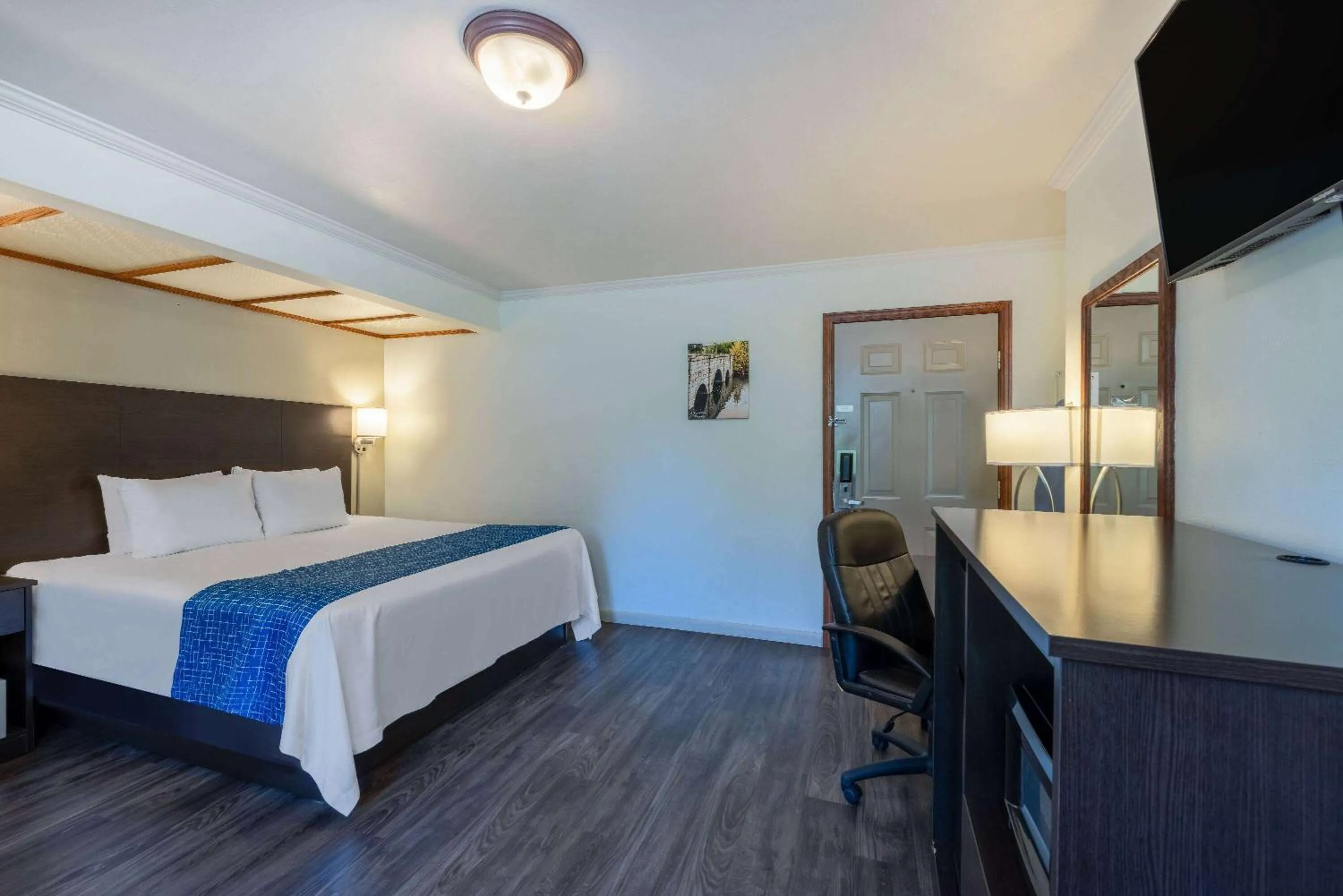 Bed in Travelodge by Wyndham Livingston