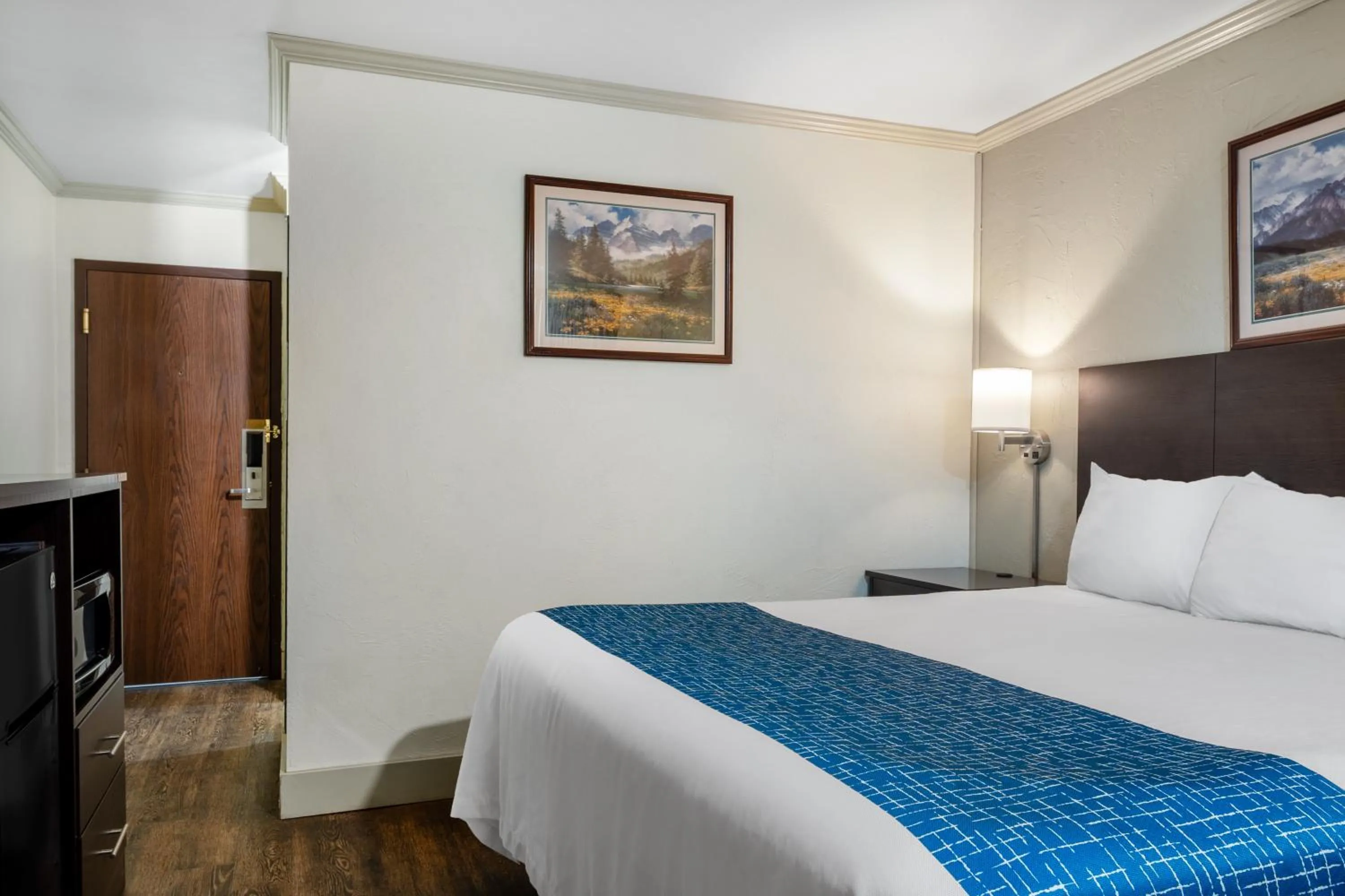 Bed in Travelodge by Wyndham Livingston