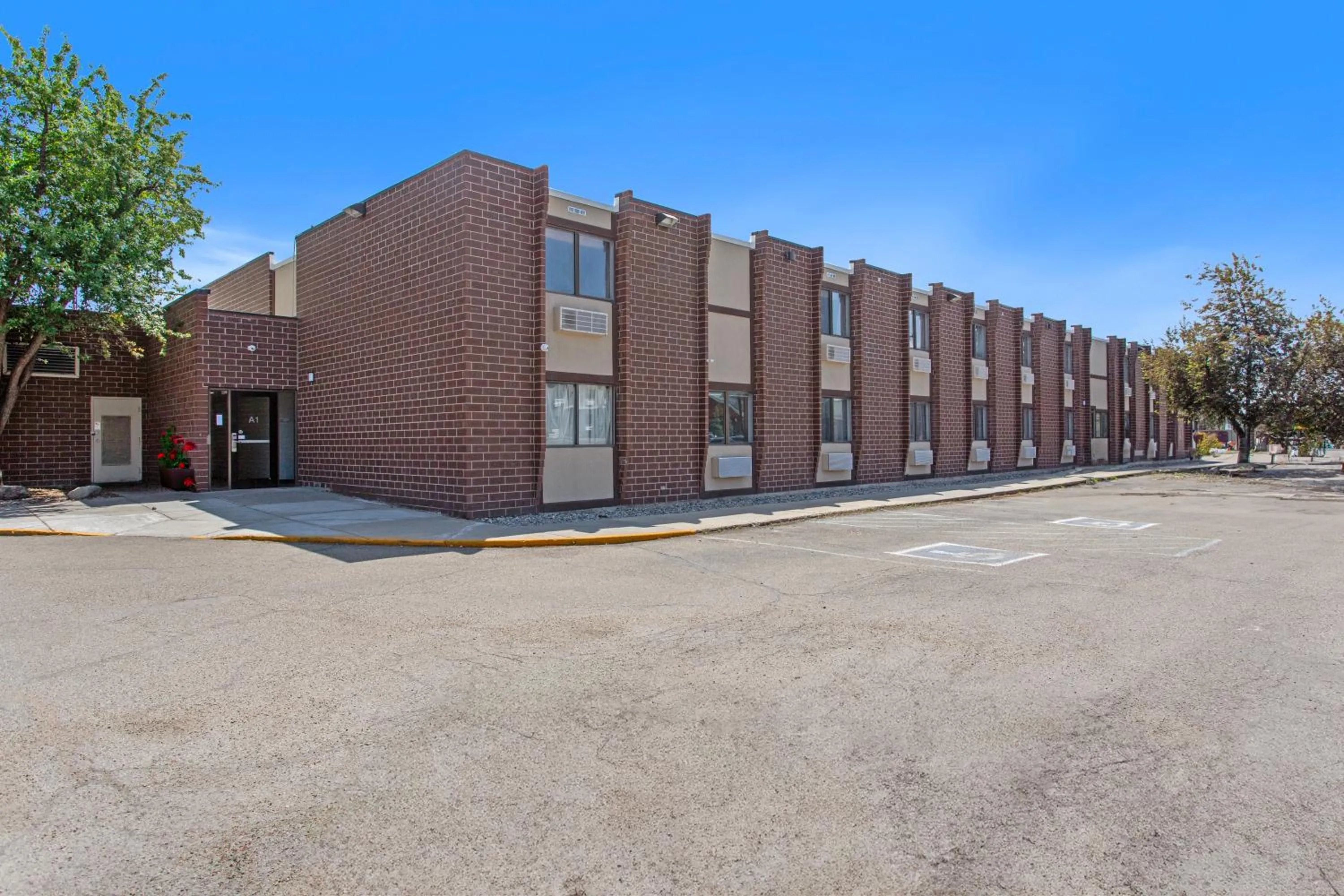 Property building in Studio 6 Suites Butte MT I-90 I-15