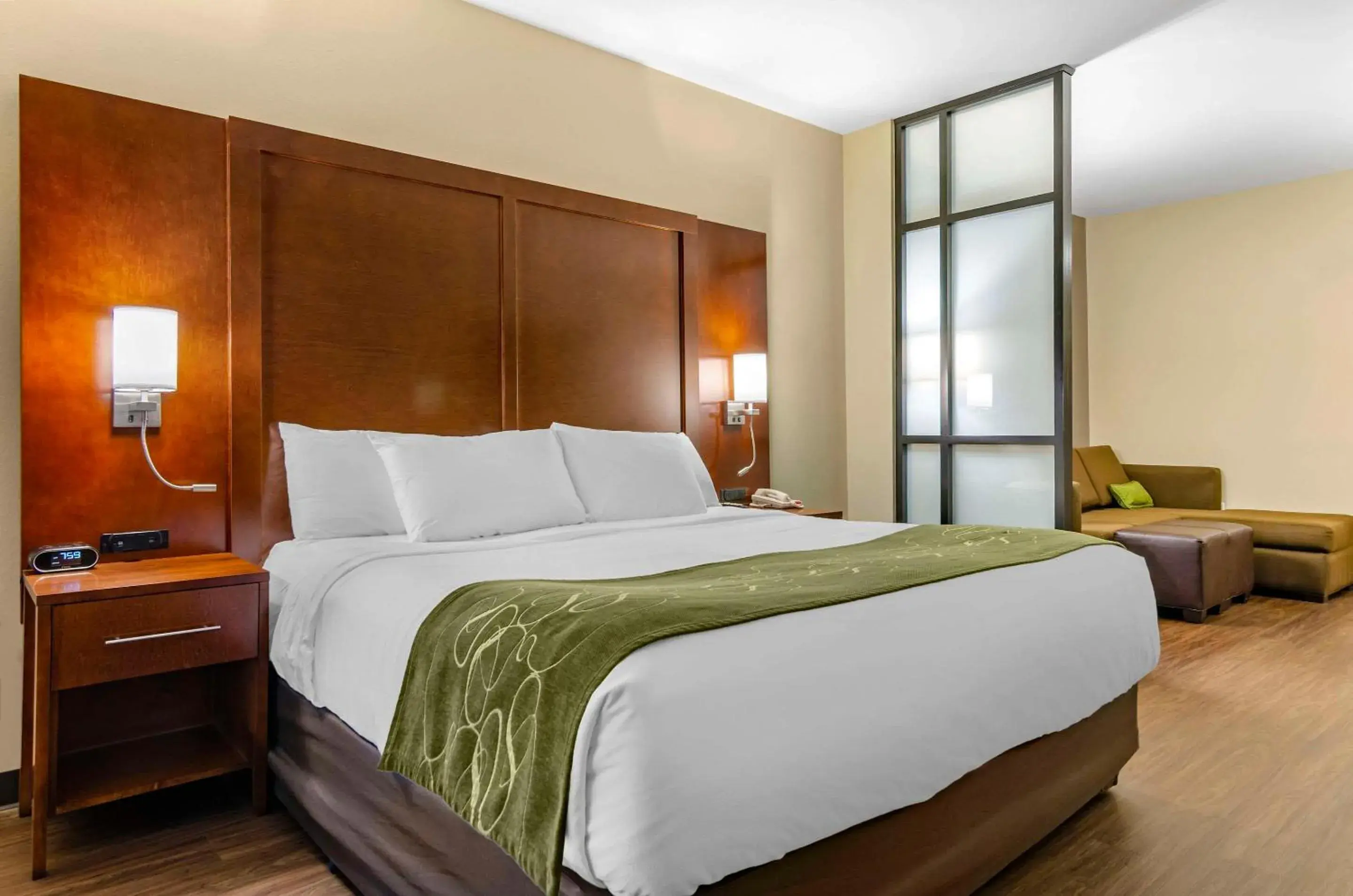 Bedroom, Bed in Comfort Suites Helena Airport Bedroom, Bed in Comfort Suites Helena Airport