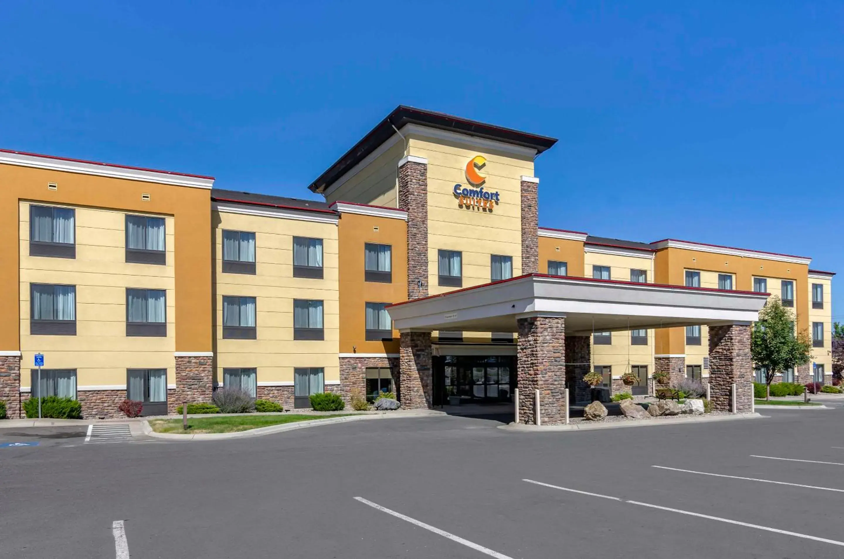 Property building in Comfort Suites Helena Airport Property building in Comfort Suites Helena Airport