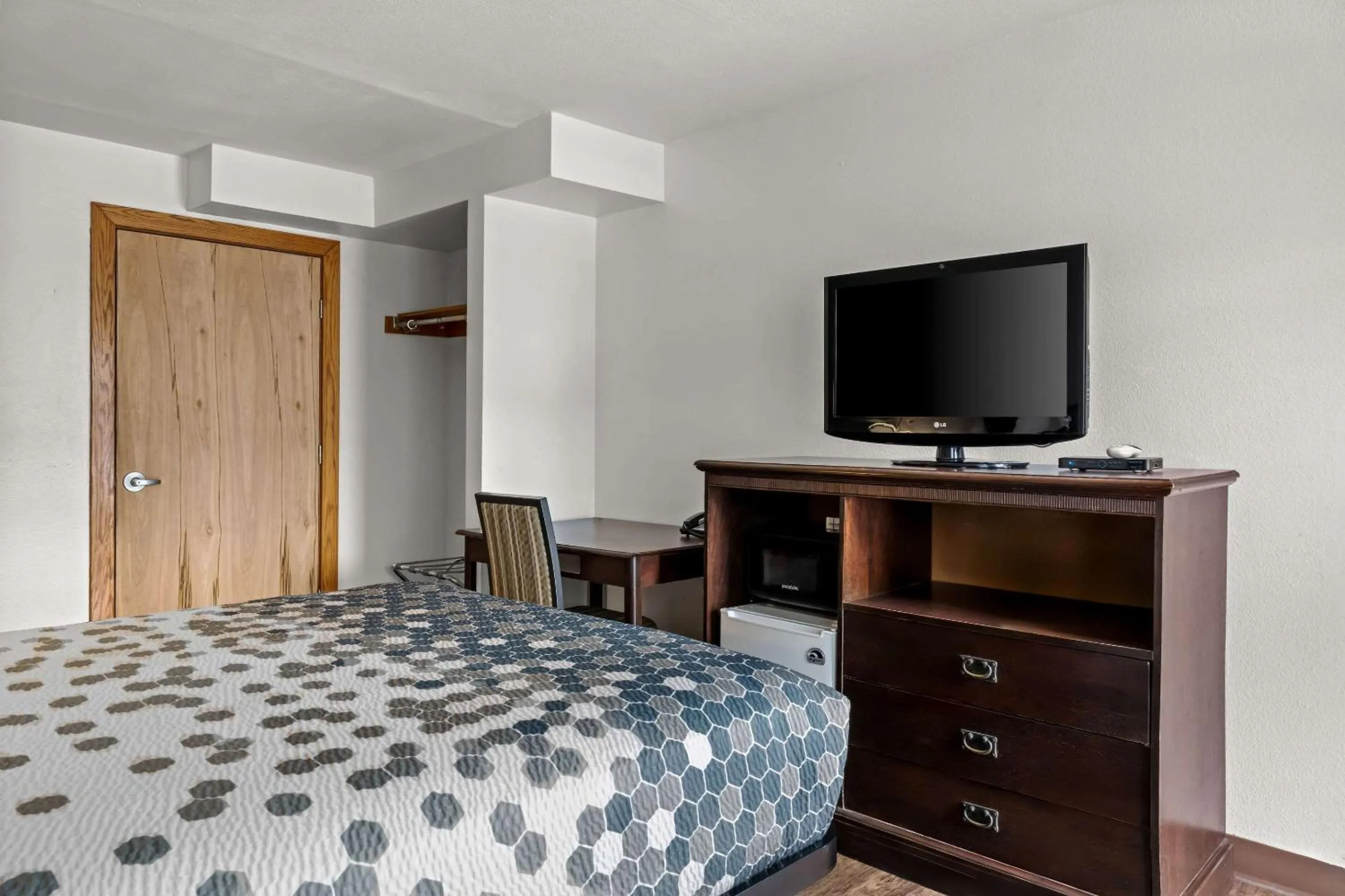 Bedroom, Bed in FairBridge Inn Express Billings Airport