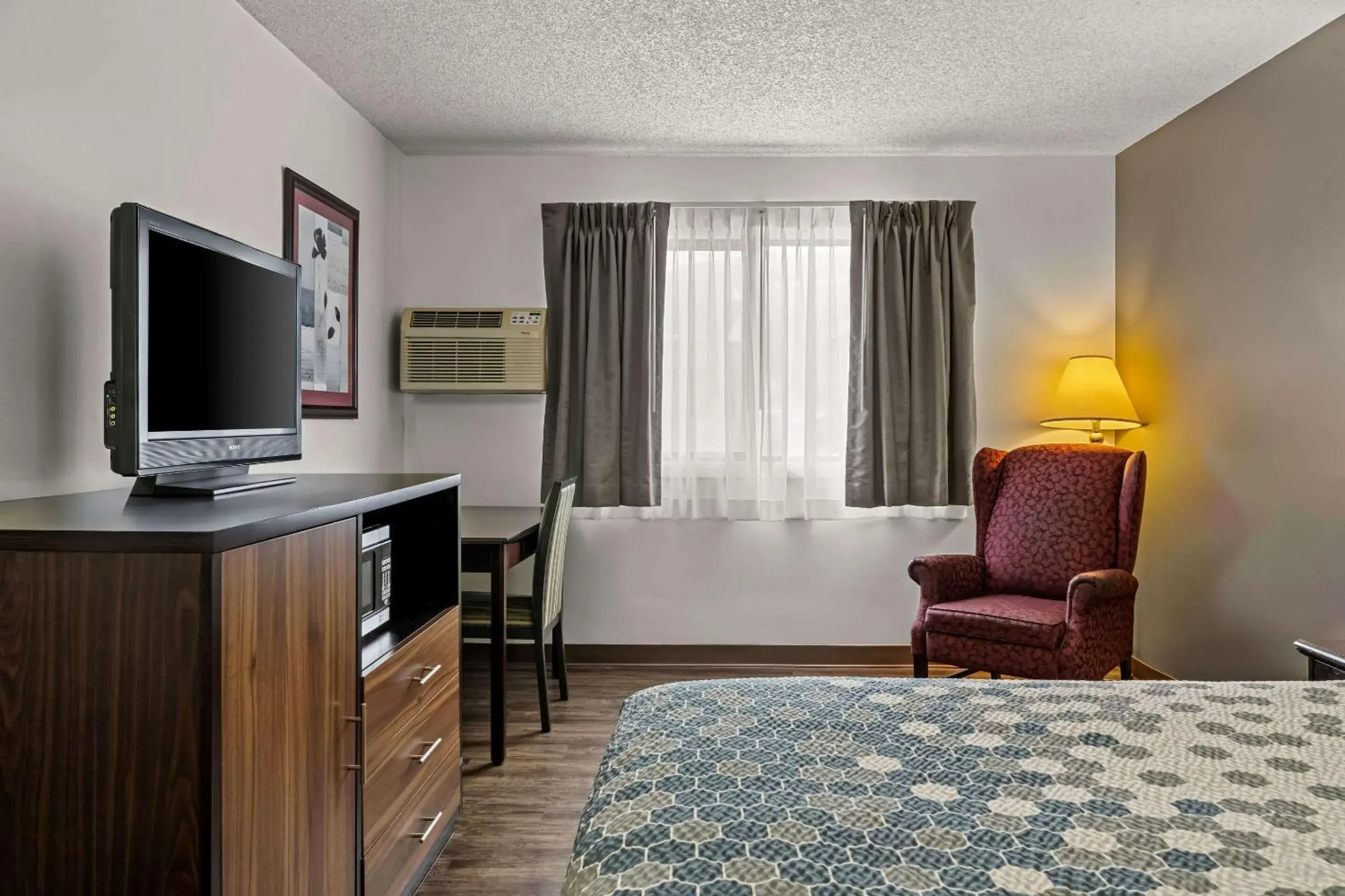 Queen Room - Accessible/Nonsmoking in FairBridge Inn Express Billings Airport Queen Room - Accessible/Nonsmoking in FairBridge Inn Express Billings Airport