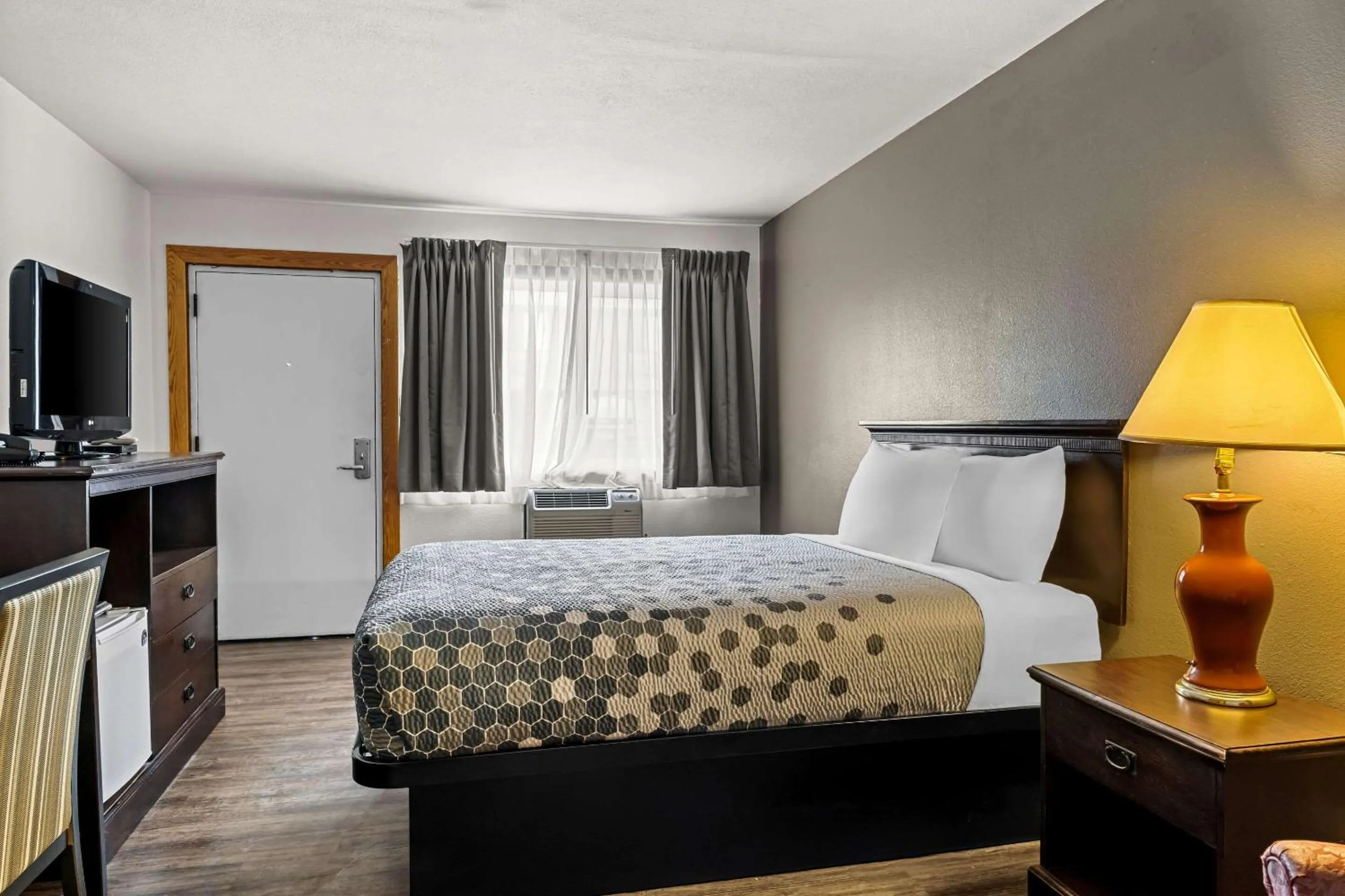 Bedroom, Bed in FairBridge Inn Express Billings Airport