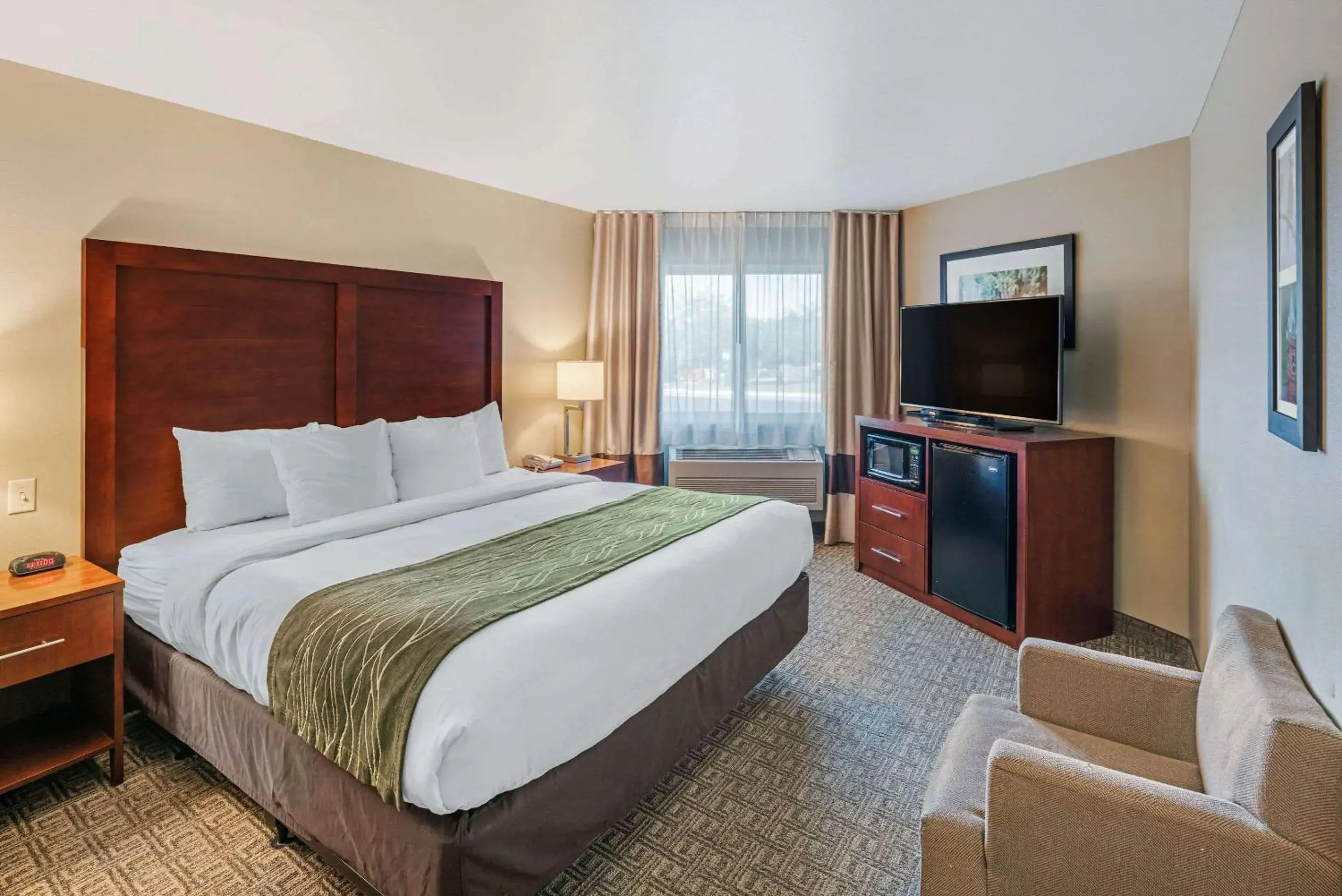 Photo of the whole room, Bed in Comfort Inn Missoula near University Photo of the whole room, Bed in Comfort Inn Missoula near University