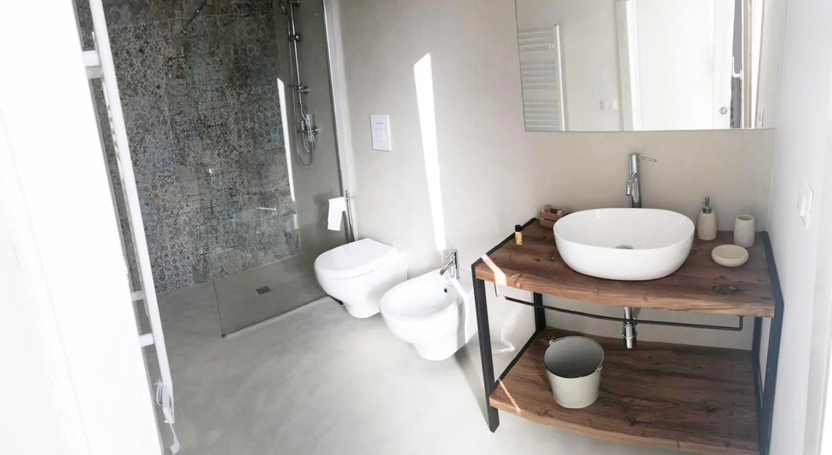 Shower in Tenuta DonnAnna Agriturismo&Glamping