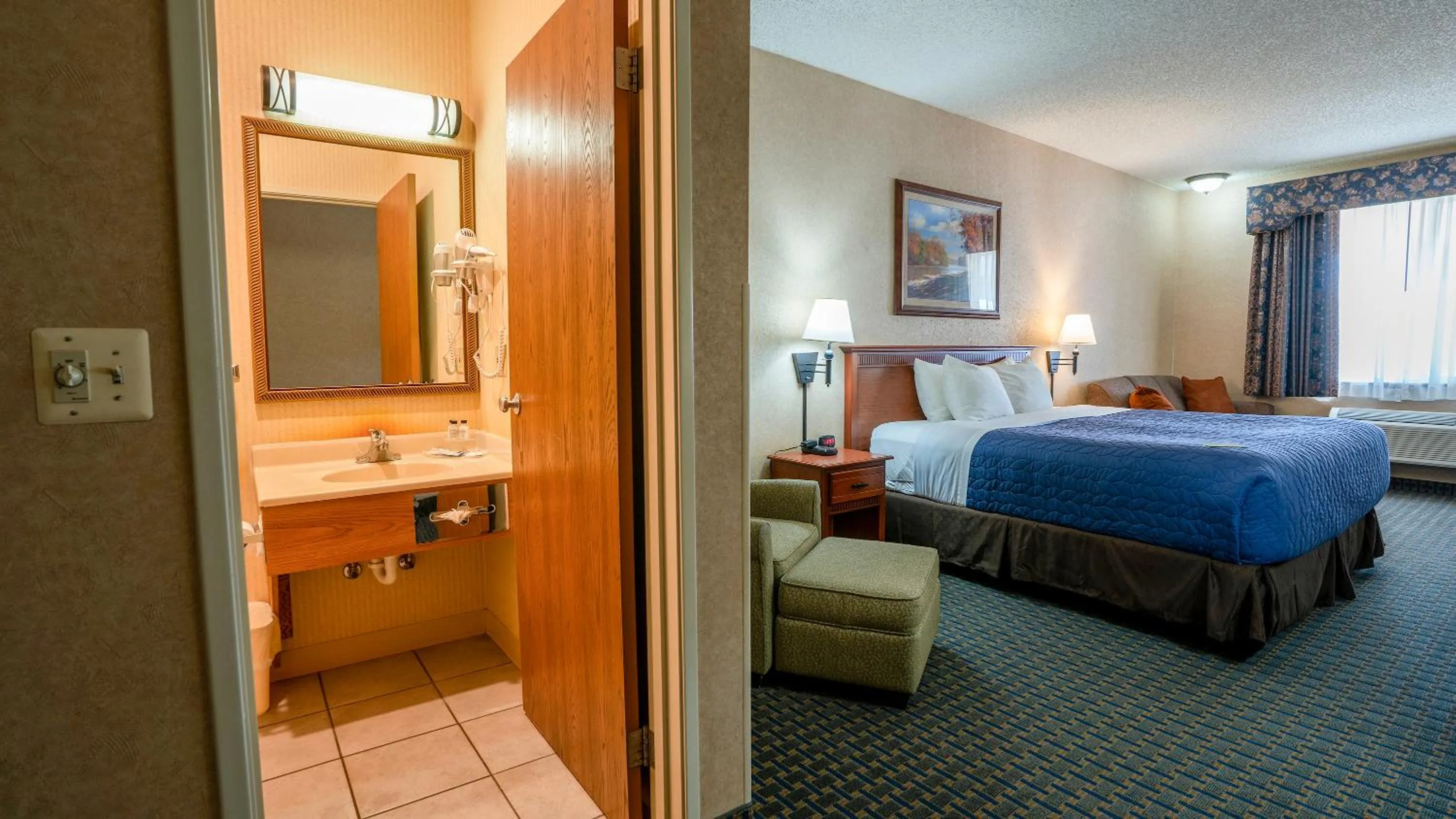 Photo of the whole room, Bed in Miles City Hotel