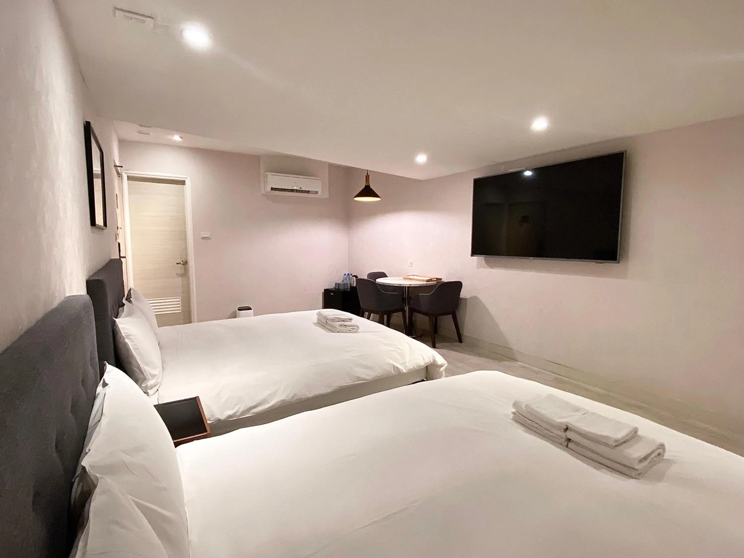 Bed in Members Hotel at Taipei 101