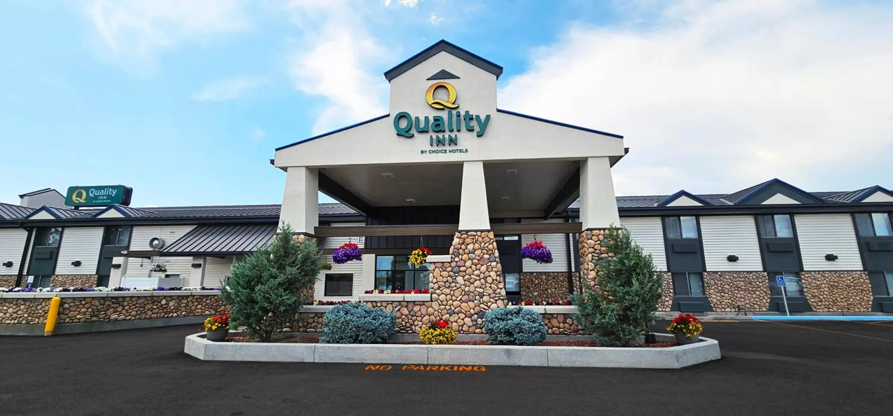 Property building in Quality Inn Dillon I-15 Property building in Quality Inn Dillon I-15