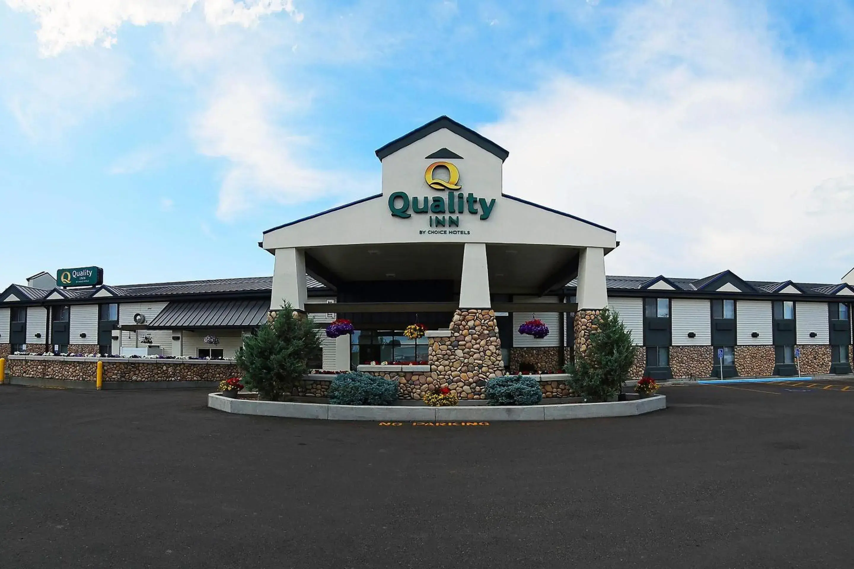 Property building in Quality Inn Dillon I-15 Property building in Quality Inn Dillon I-15