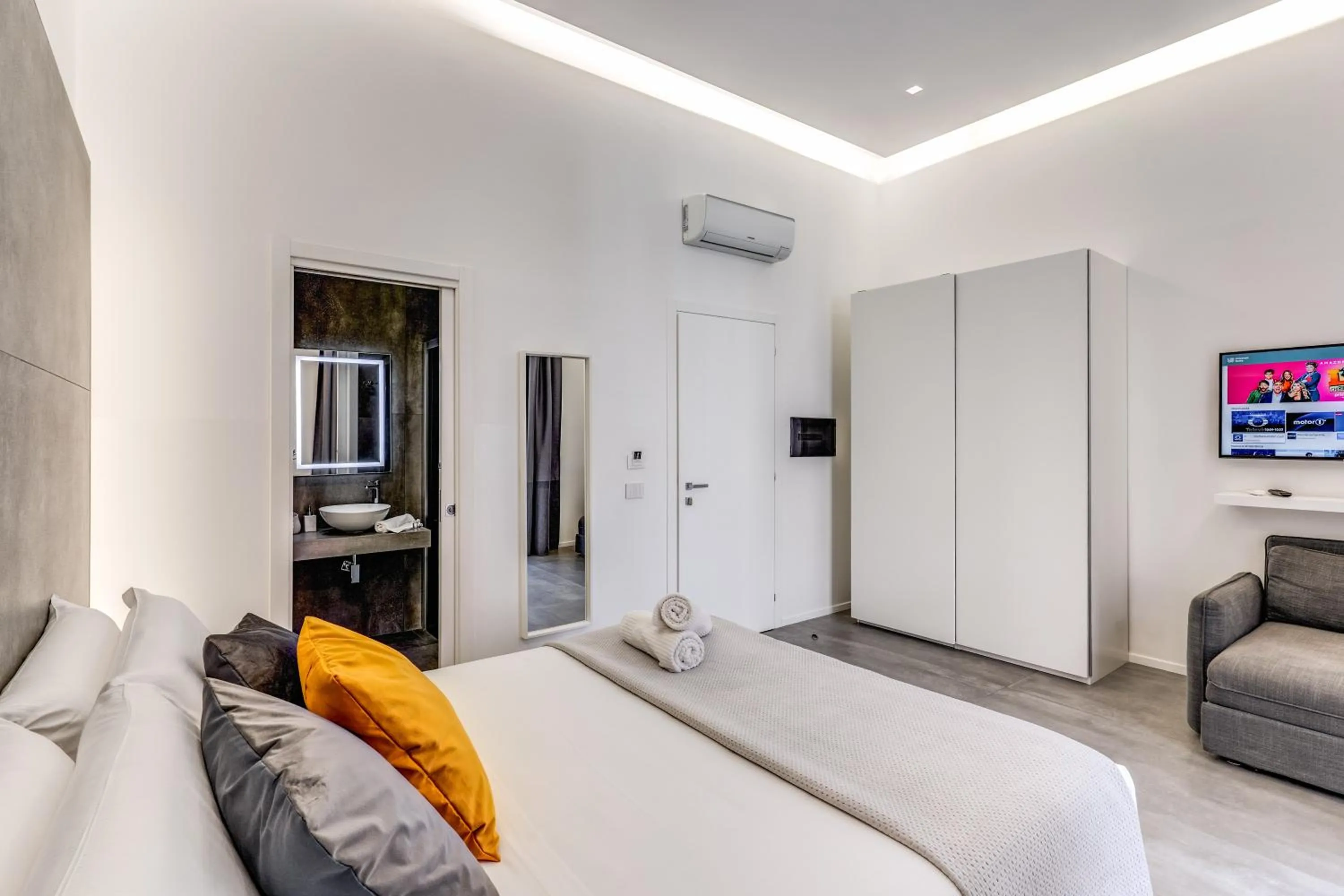 Bed in Gallery Suite Naples