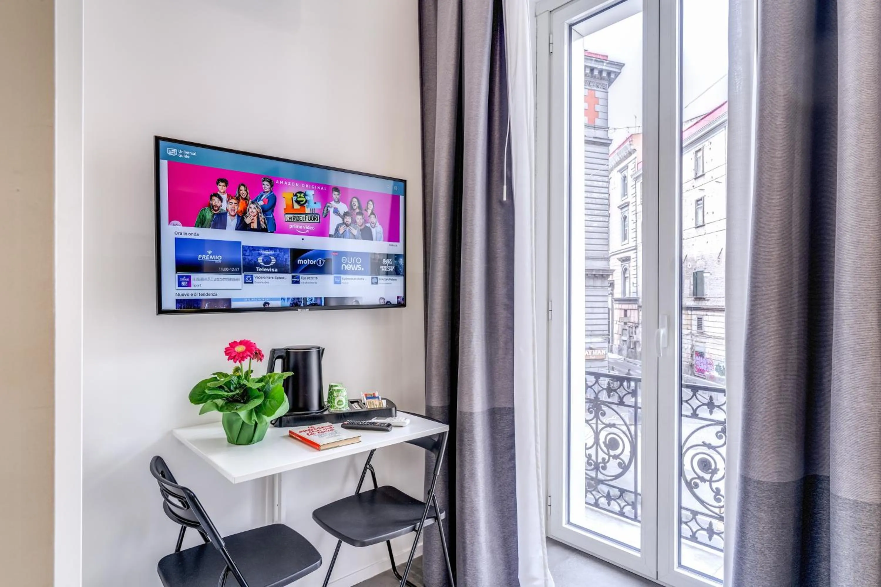 TV and multimedia in Gallery Suite Naples