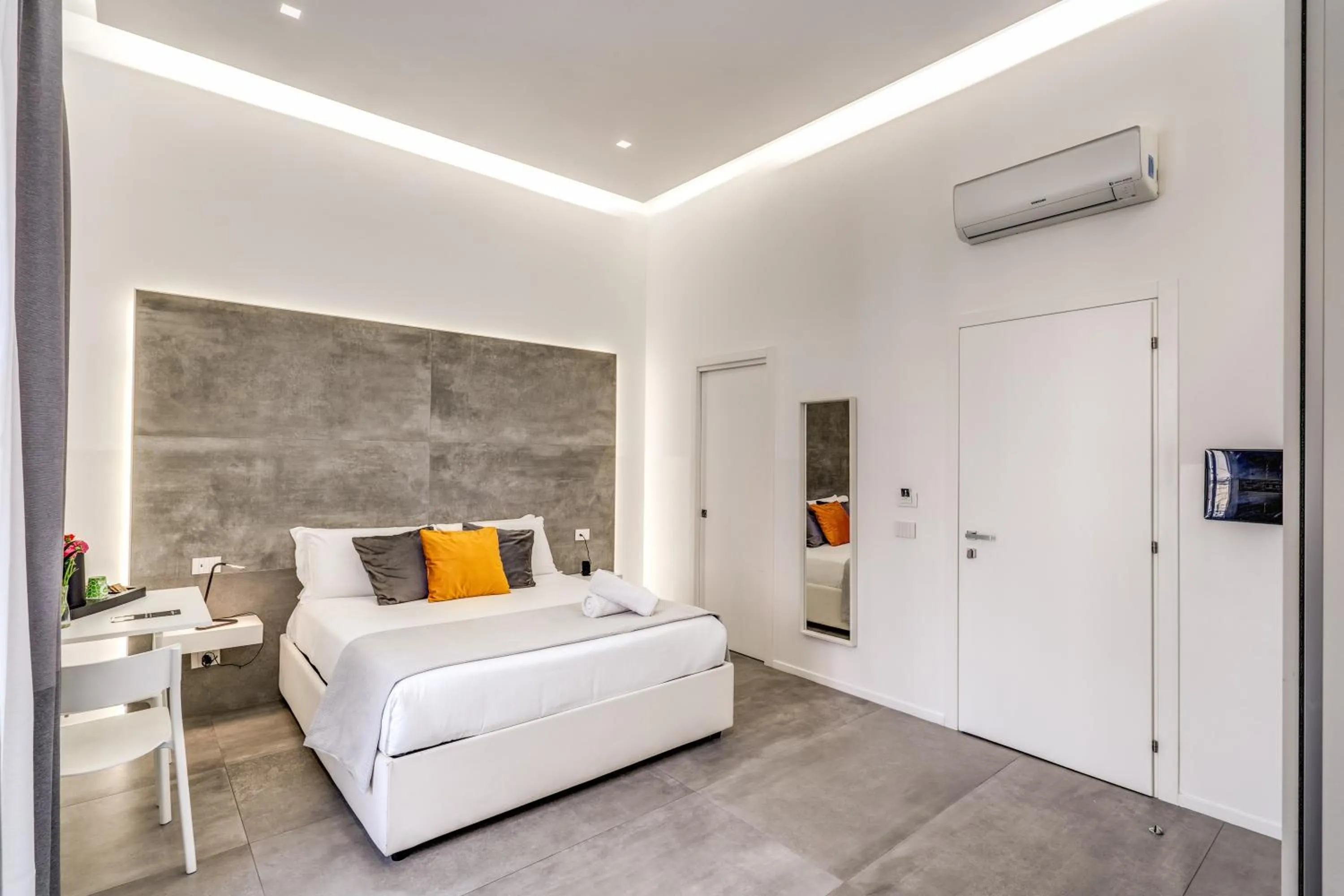 Bed in Gallery Suite Naples