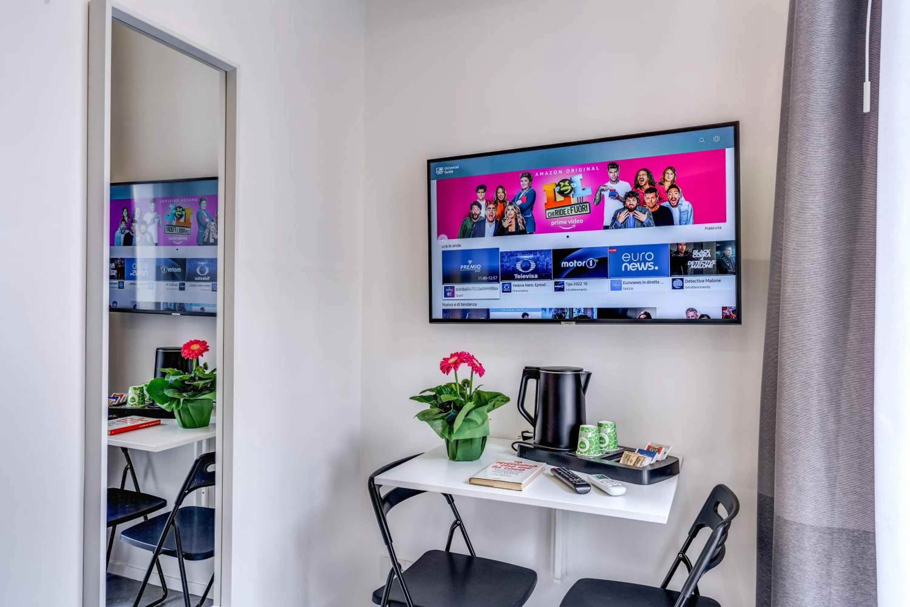 TV and multimedia in Gallery Suite Naples