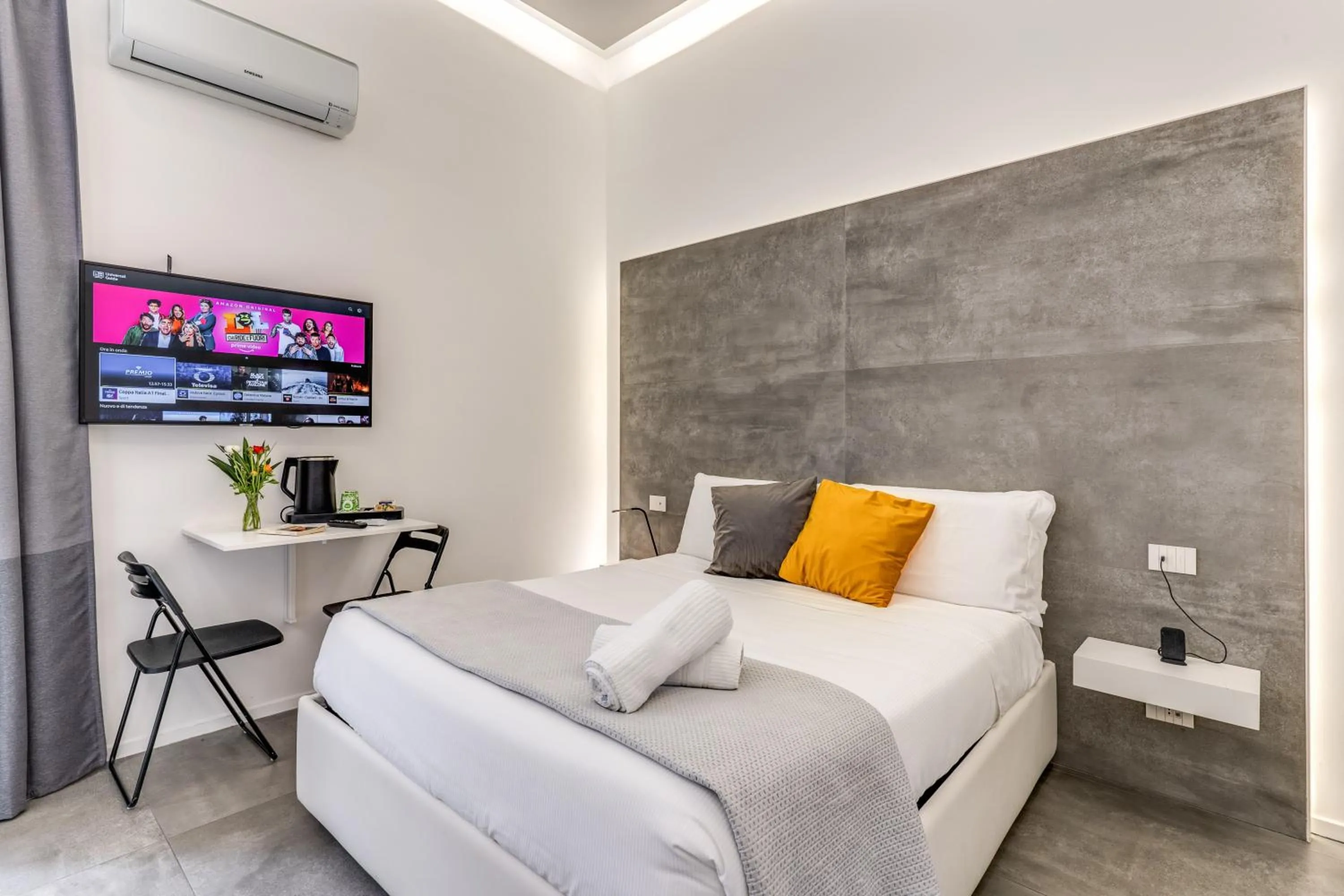 Bed in Gallery Suite Naples