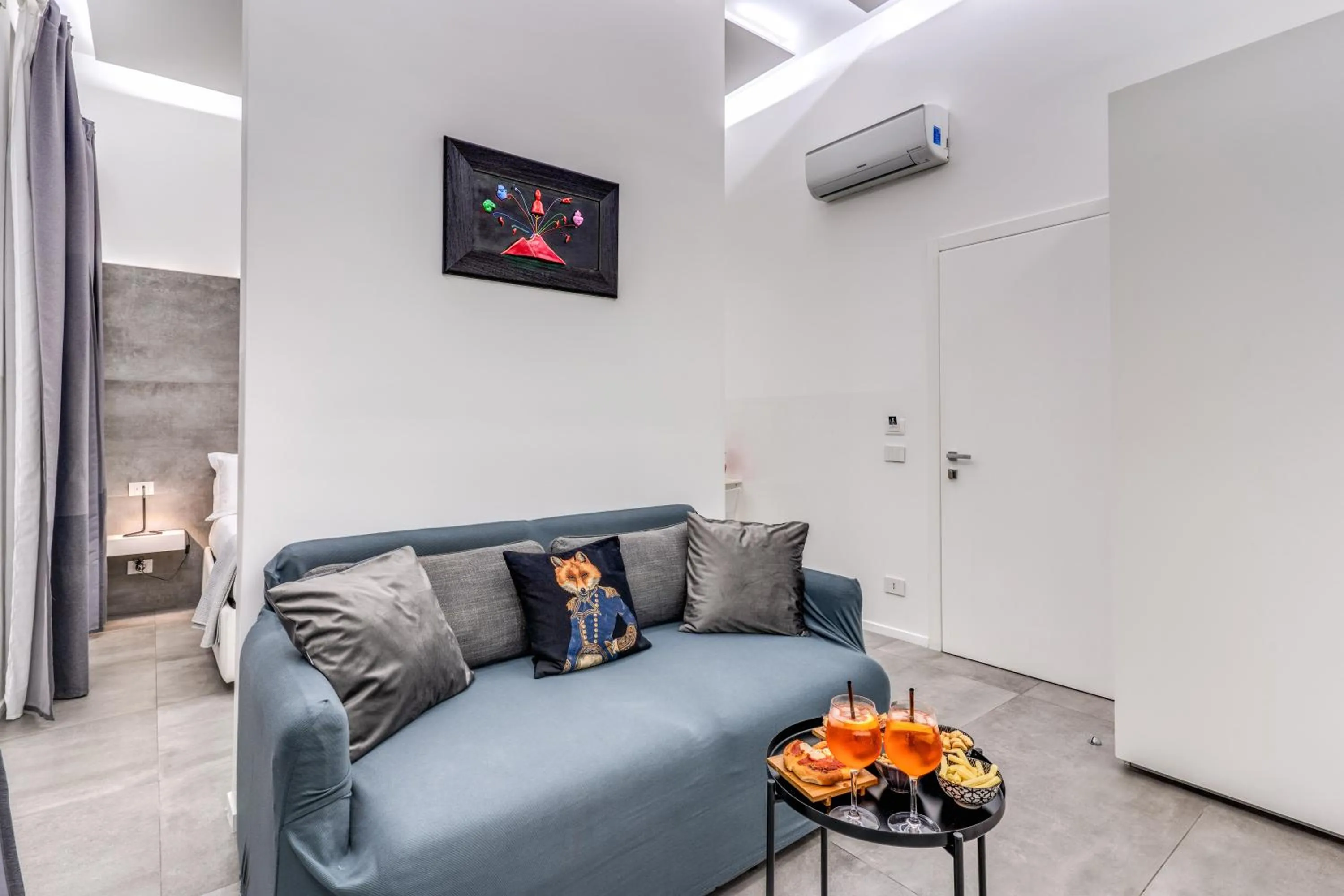 Photo of the whole room in Gallery Suite Naples