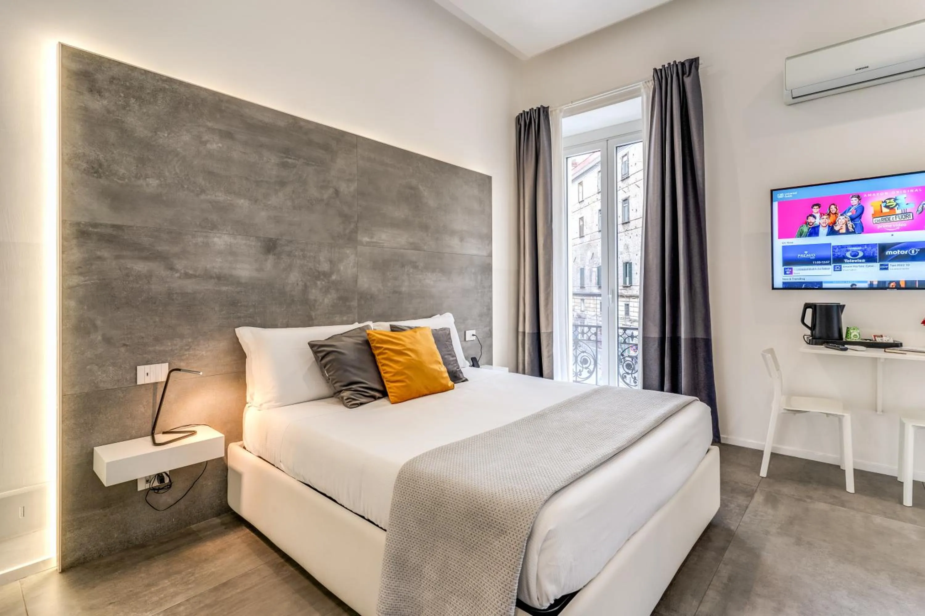 Bed in Gallery Suite Naples