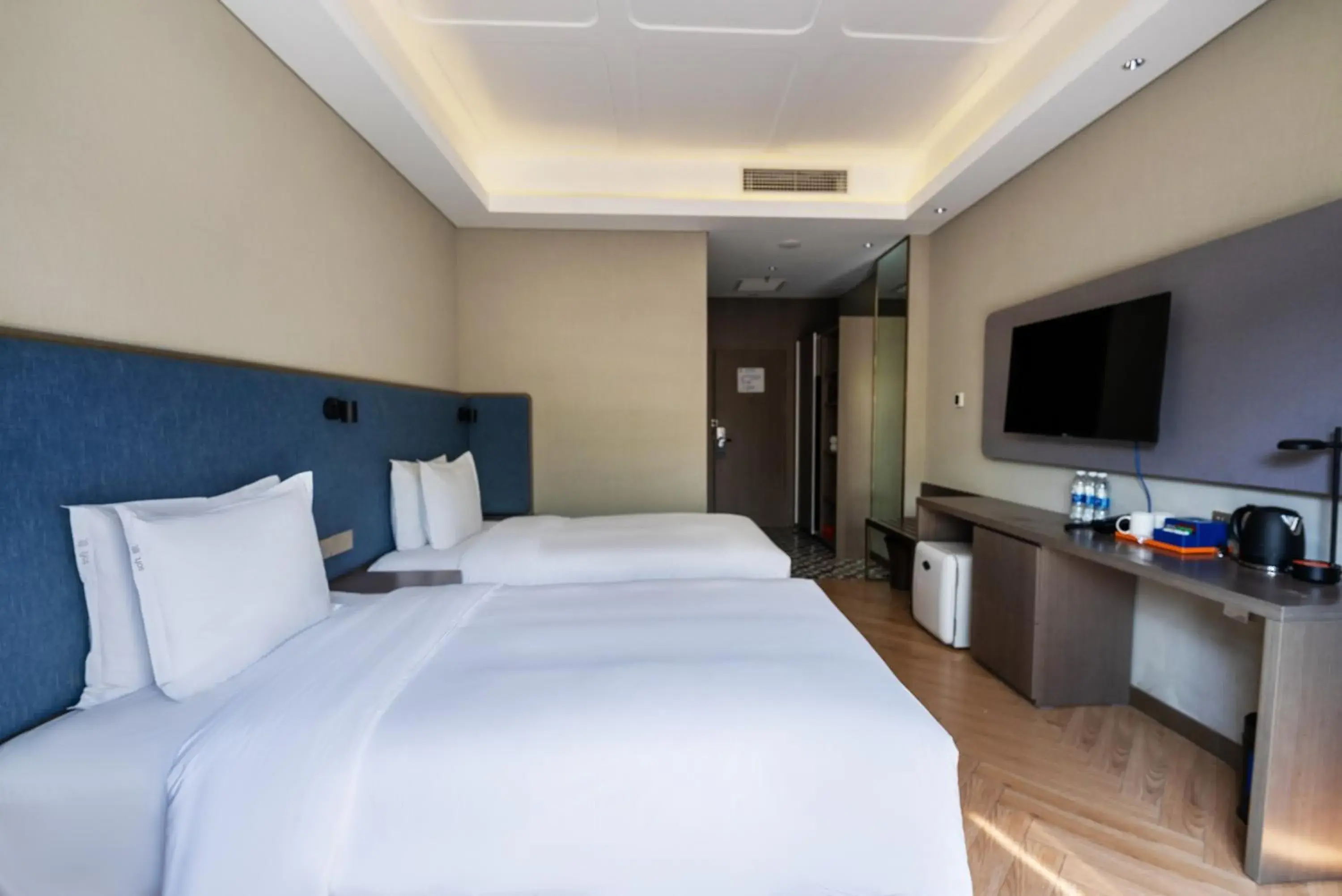 Bedroom in Holiday Inn Express Beijing Badaling by IHG Bedroom in Holiday Inn Express Beijing Badaling by IHG