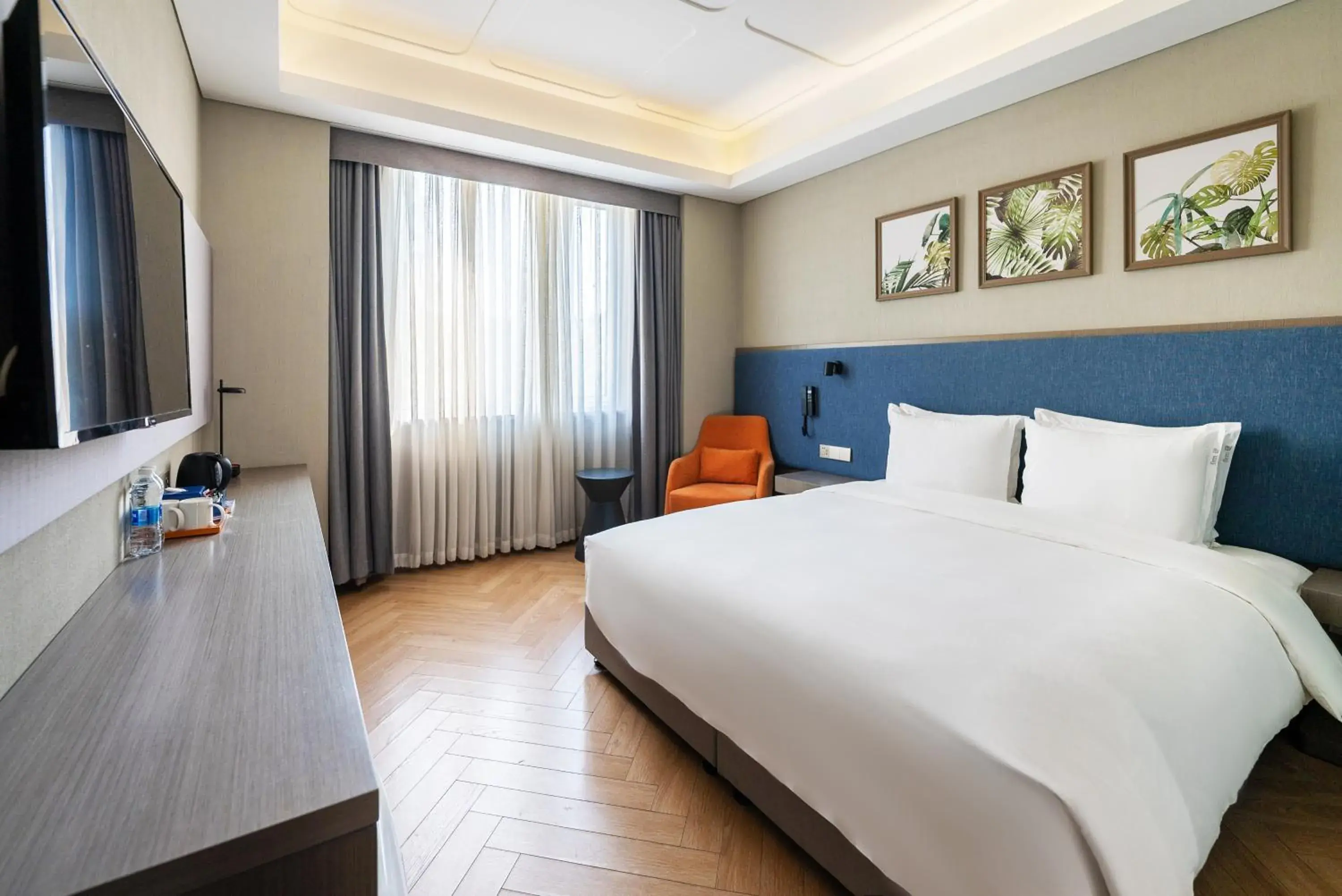 Bed in Holiday Inn Express Beijing Badaling by IHG Bed in Holiday Inn Express Beijing Badaling by IHG