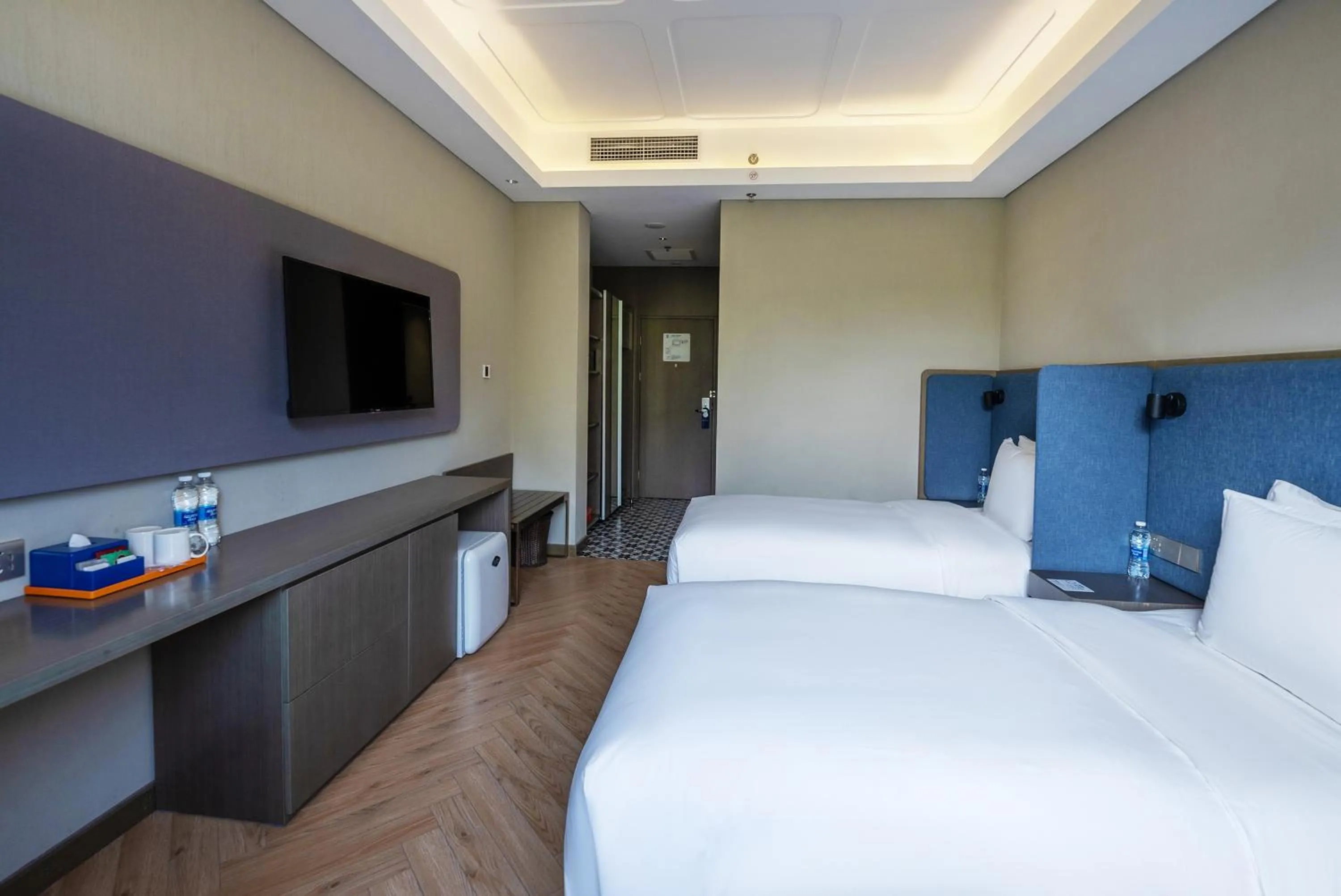 Bedroom in Holiday Inn Express Beijing Badaling by IHG