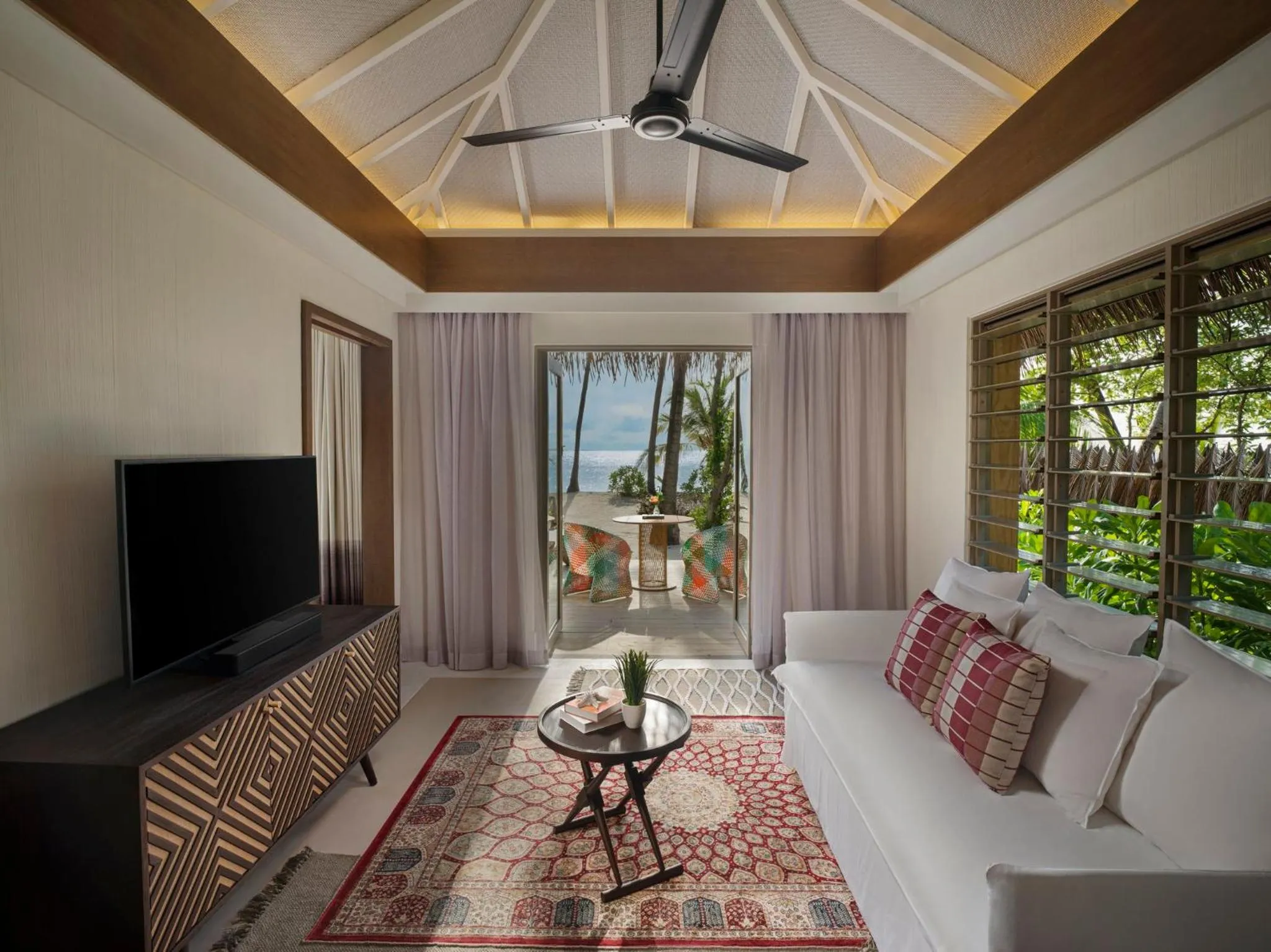 Photo of the whole room in Intercontinental Maldives Maamunagau Resort with Club benefits by IHG