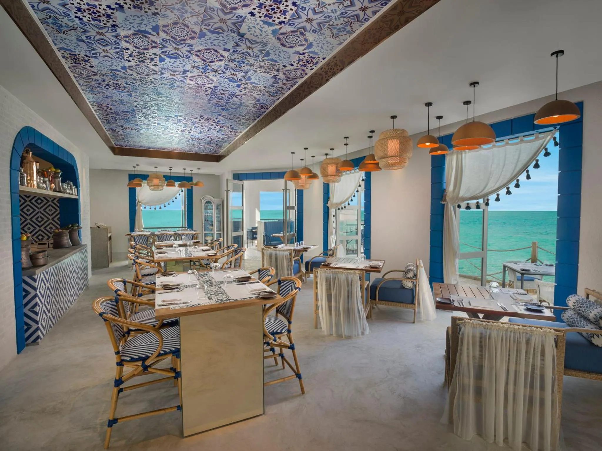 Restaurant/places to eat in Intercontinental Maldives Maamunagau Resort with Club benefits by IHG
