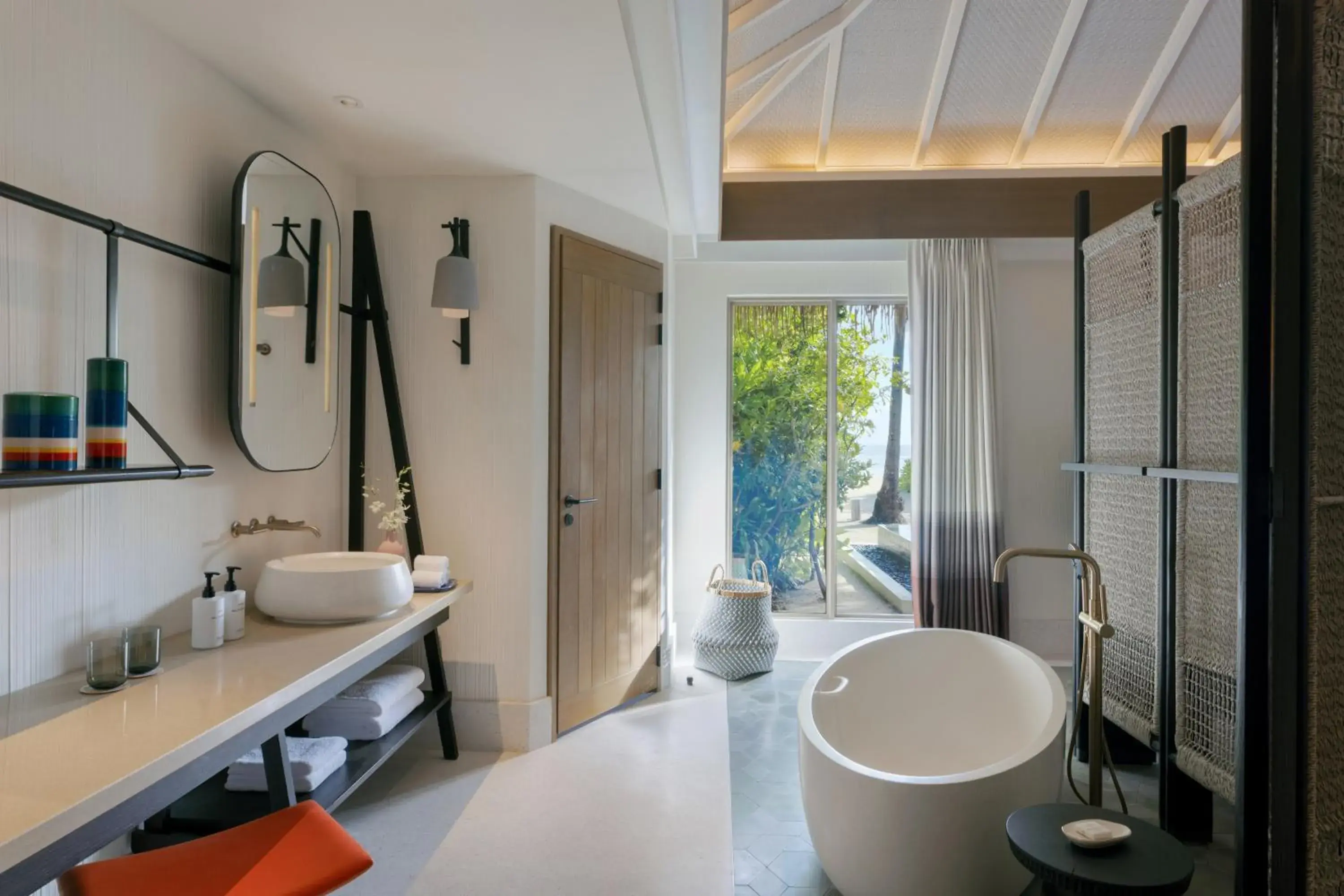 Bathroom in Intercontinental Maldives Maamunagau Resort with Club benefits by IHG Bathroom in Intercontinental Maldives Maamunagau Resort with Club benefits by IHG